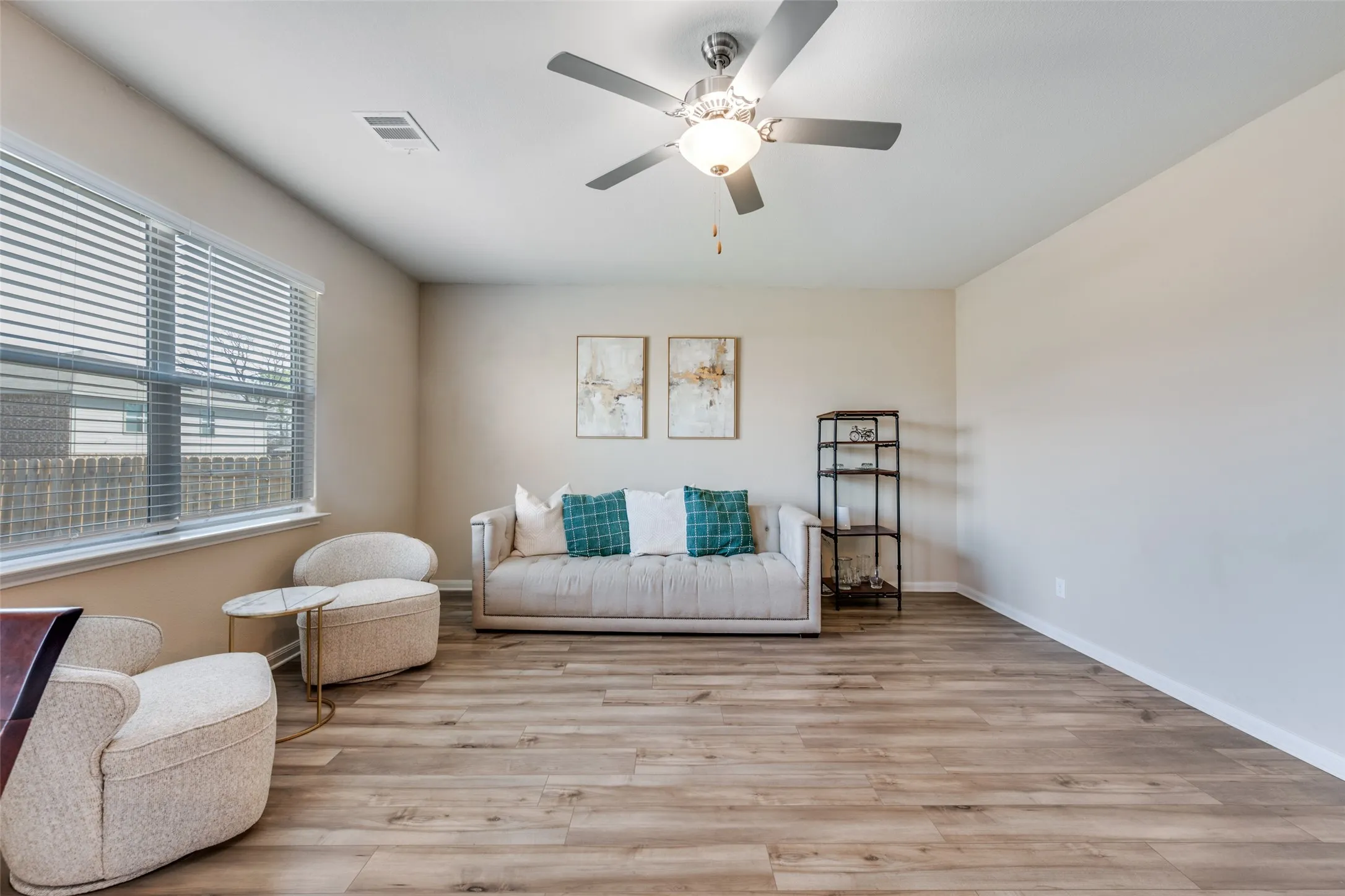 Single Family Residence For Sale in Tarrant County , 505 Lowery Oaks Trail, Fort Worth, Texas 76120, 3 Bedroom, 2 Bathroom, 2 Garage spaces, 1,330 Sqft, built in 2020, mls#21197265, Real Estate Agent in Fort Worth, Homes For Sale in Tarrant county, Homes For Sale in Fort Worth, Realtor in Fort Worth Texas, Real Estate Brokerage Independent Realty Texas, Luminita Cordes Realtor