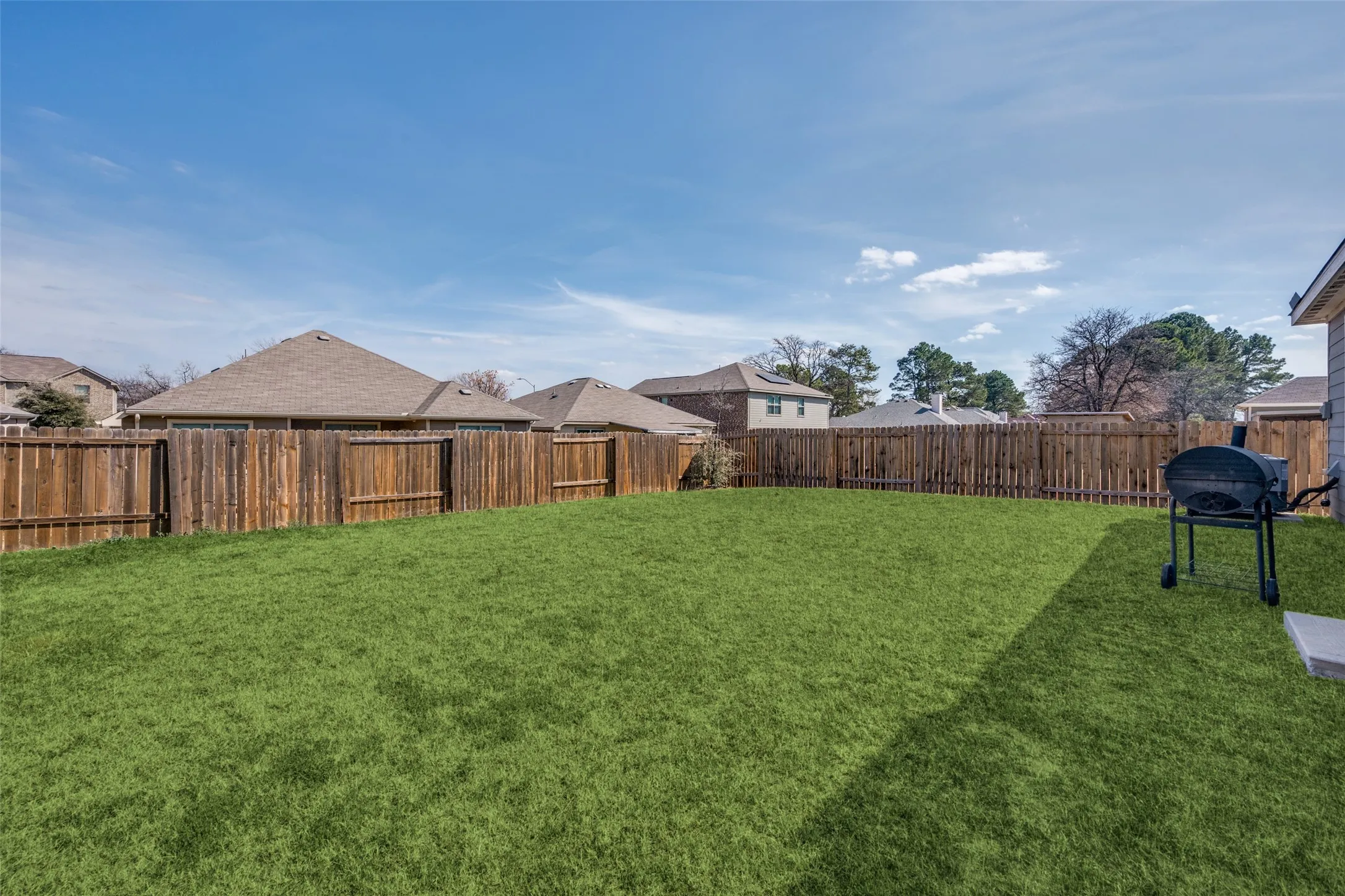 Single Family Residence For Sale in Tarrant County , 505 Lowery Oaks Trail, Fort Worth, Texas 76120, 3 Bedroom, 2 Bathroom, 2 Garage spaces, 1,330 Sqft, built in 2020, mls#21197265, Real Estate Agent in Fort Worth, Homes For Sale in Tarrant county, Homes For Sale in Fort Worth, Realtor in Fort Worth Texas, Real Estate Brokerage Independent Realty Texas, Luminita Cordes Realtor