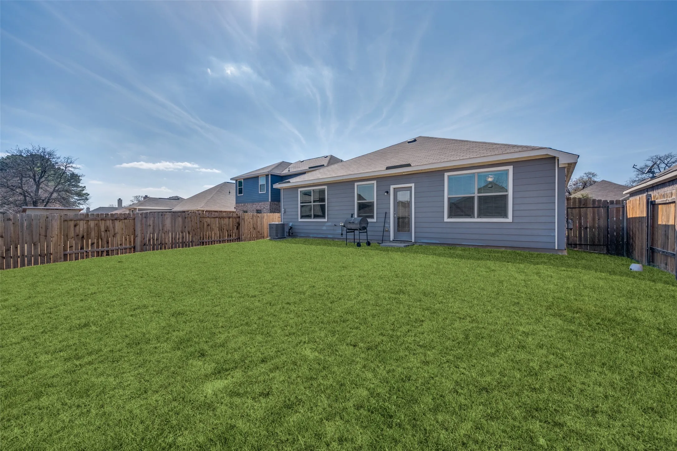 Single Family Residence For Sale in Tarrant County , 505 Lowery Oaks Trail, Fort Worth, Texas 76120, 3 Bedroom, 2 Bathroom, 2 Garage spaces, 1,330 Sqft, built in 2020, mls#21197265, Real Estate Agent in Fort Worth, Homes For Sale in Tarrant county, Homes For Sale in Fort Worth, Realtor in Fort Worth Texas, Real Estate Brokerage Independent Realty Texas, Luminita Cordes Realtor