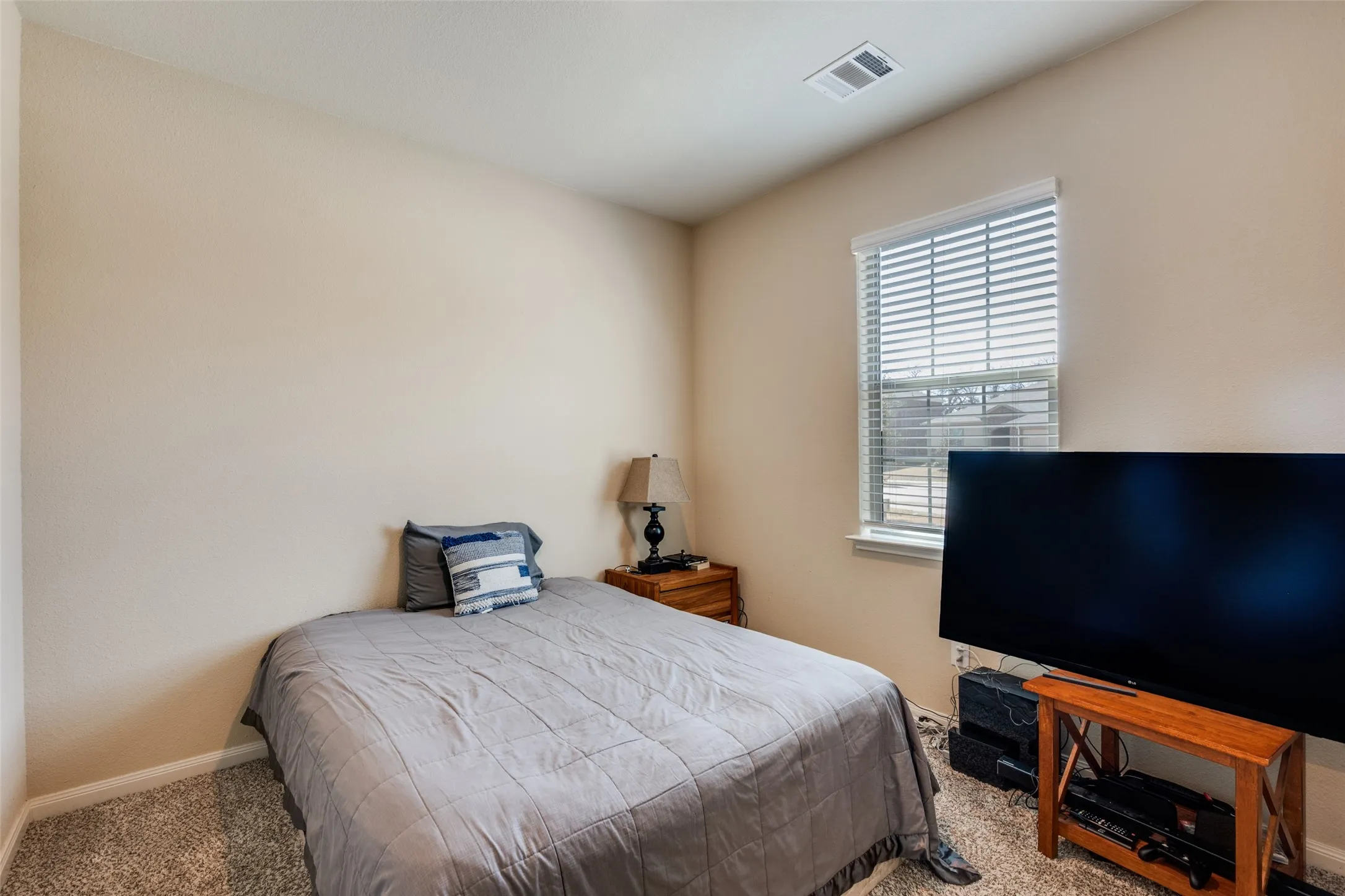 Single Family Residence For Sale in Tarrant County , 505 Lowery Oaks Trail, Fort Worth, Texas 76120, 3 Bedroom, 2 Bathroom, 2 Garage spaces, 1,330 Sqft, built in 2020, mls#21197265, Real Estate Agent in Fort Worth, Homes For Sale in Tarrant county, Homes For Sale in Fort Worth, Realtor in Fort Worth Texas, Real Estate Brokerage Independent Realty Texas, Luminita Cordes Realtor