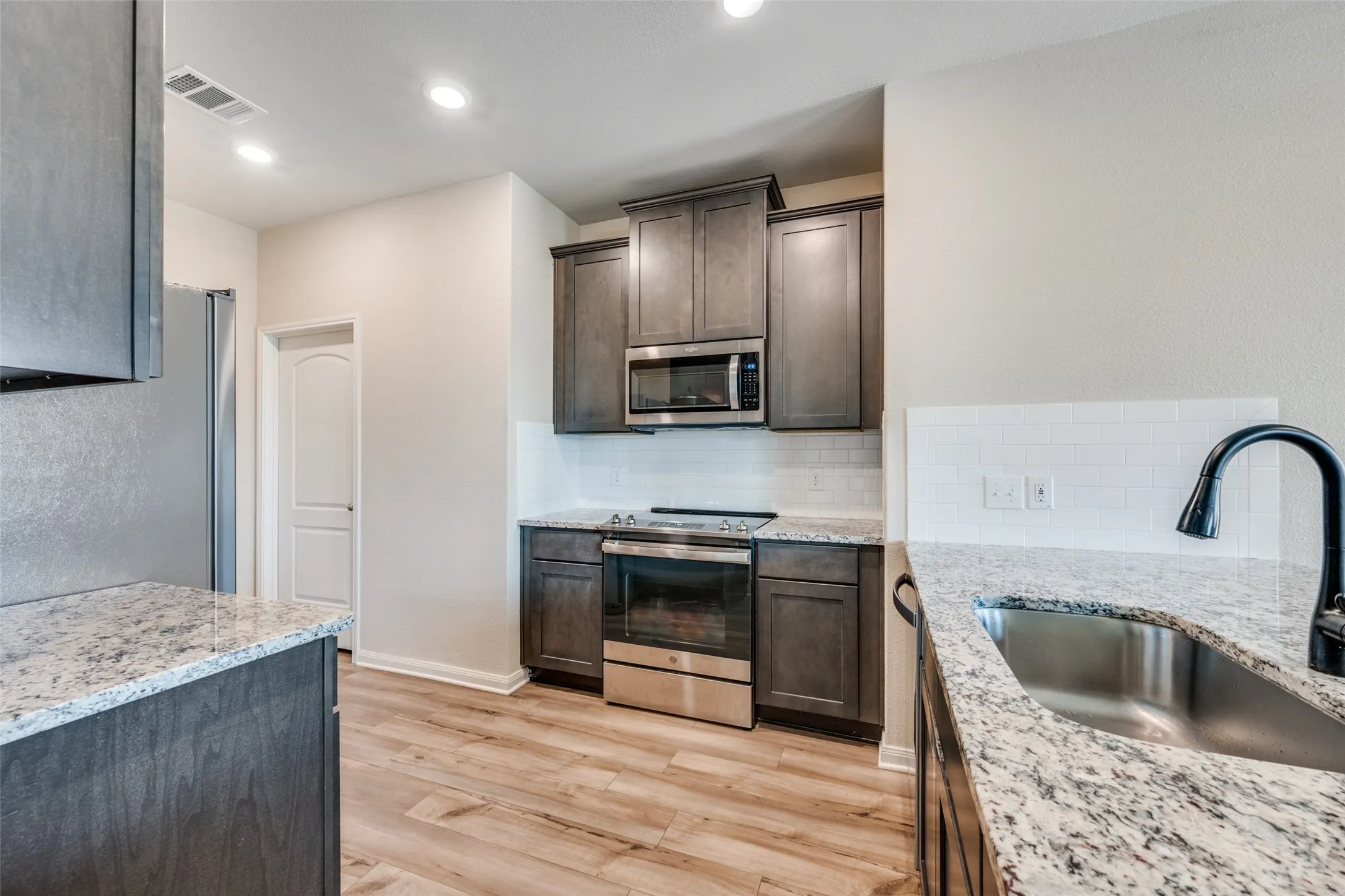 Single Family Residence For Sale in Tarrant County , 505 Lowery Oaks Trail, Fort Worth, Texas 76120, 3 Bedroom, 2 Bathroom, 2 Garage spaces, 1,330 Sqft, built in 2020, mls#21197265, Real Estate Agent in Fort Worth, Homes For Sale in Tarrant county, Homes For Sale in Fort Worth, Realtor in Fort Worth Texas, Real Estate Brokerage Independent Realty Texas, Luminita Cordes Realtor