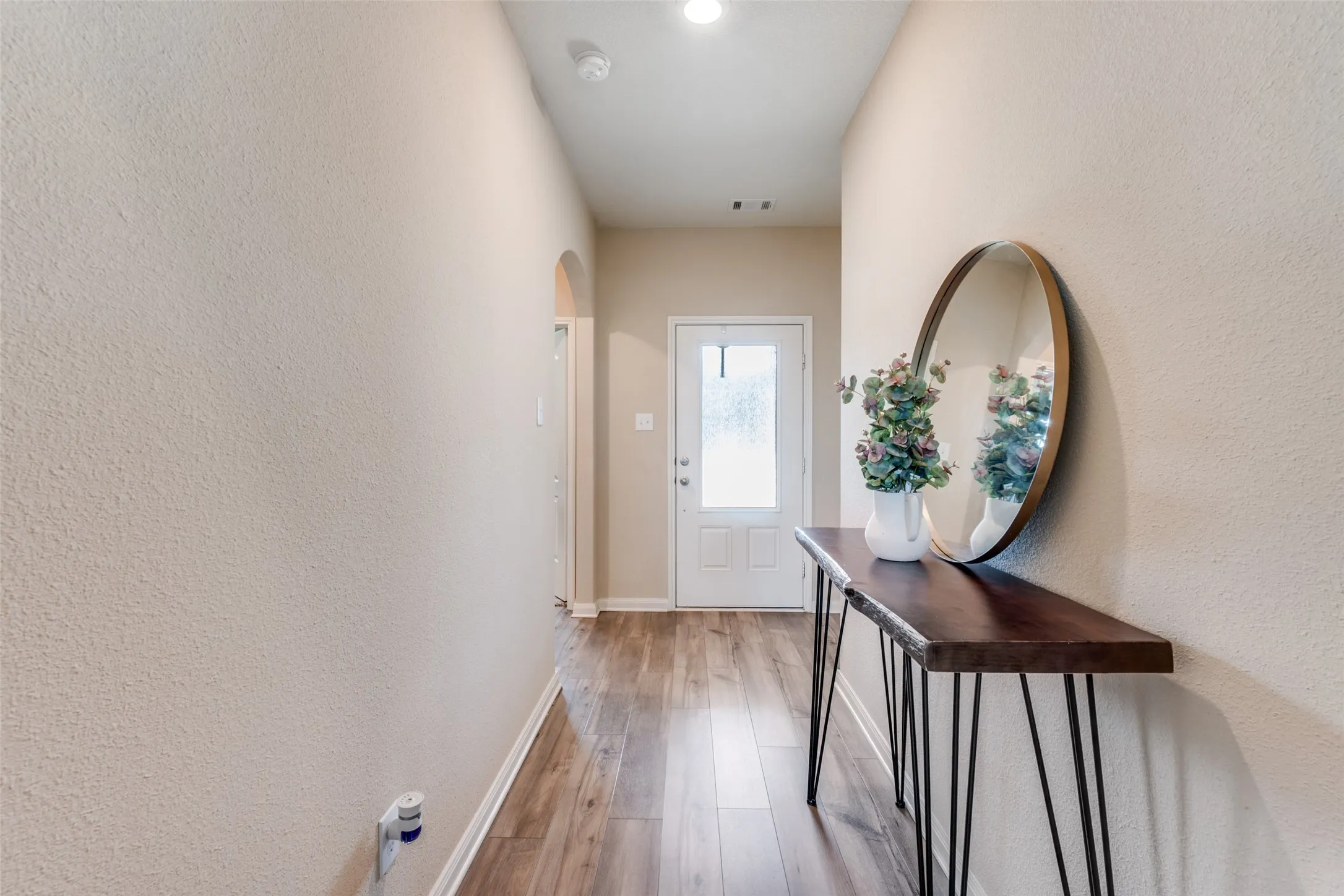 Single Family Residence For Sale in Tarrant County , 505 Lowery Oaks Trail, Fort Worth, Texas 76120, 3 Bedroom, 2 Bathroom, 2 Garage spaces, 1,330 Sqft, built in 2020, mls#21197265, Real Estate Agent in Fort Worth, Homes For Sale in Tarrant county, Homes For Sale in Fort Worth, Realtor in Fort Worth Texas, Real Estate Brokerage Independent Realty Texas, Luminita Cordes Realtor