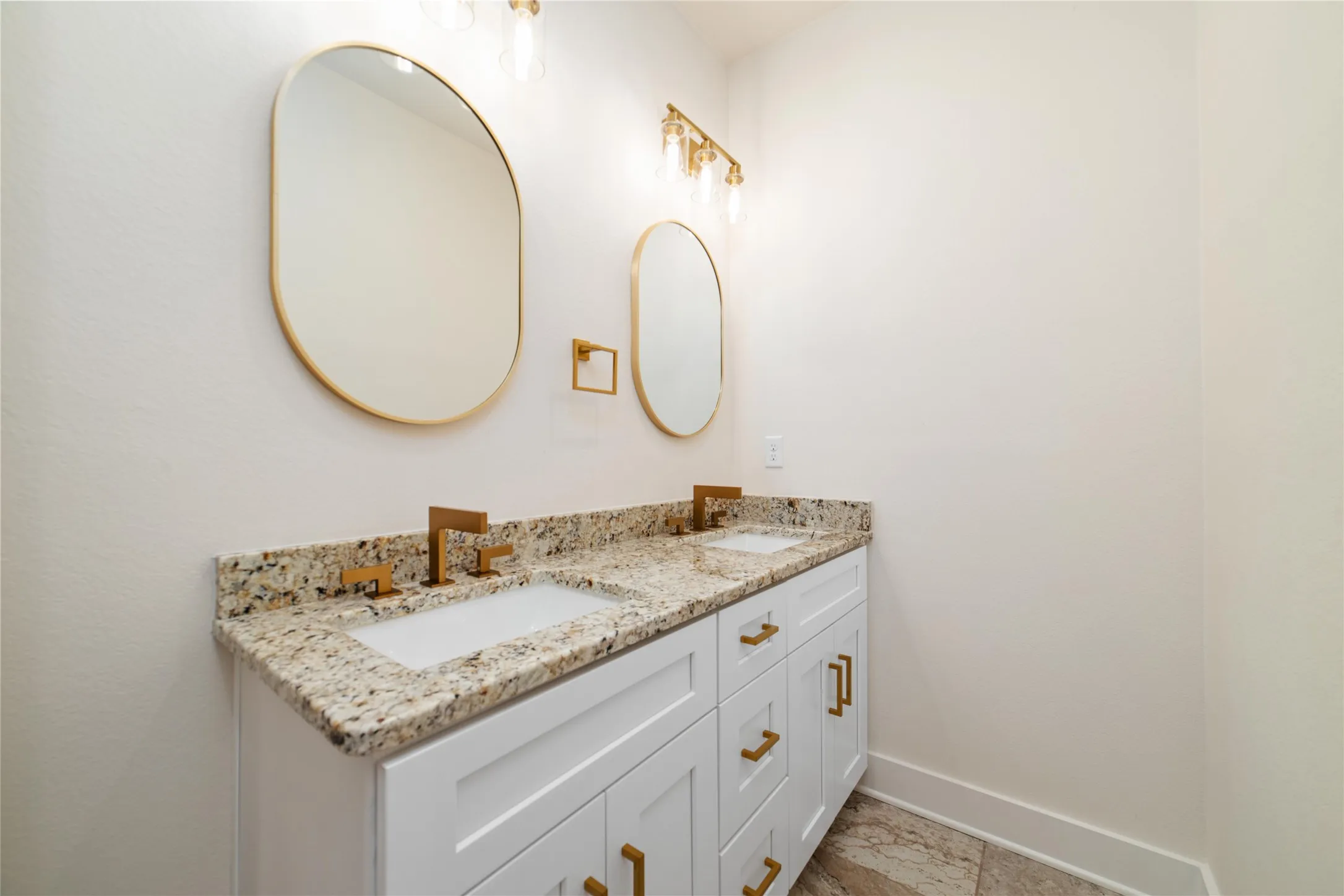 Single Family Residence For Sale in Brown County , 7528 Downhaul Way, Brownwood, Texas 76801, 4 Bedroom, 2 Bathroom, 2 Garage spaces, 1,887 Sqft, built in 2024, mls#21199046, Real Estate Agent in Brownwood, Homes For Sale in Brown county, Homes For Sale in Brownwood, Realtor in Brownwood Texas, Real Estate Brokerage Independent Realty Texas, Luminita Cordes Realtor