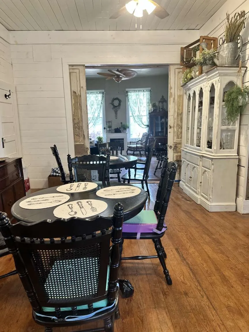 Single Family Residence For Sale in Robertson County , 408 S Railroad Avenue, Calvert, Texas 77837, 10 Bedroom, 6 Bathroom, Garage spaces, 5,196 Sqft, built in 1904, mls#21199060, Real Estate Agent in Calvert, Homes For Sale in Robertson county, Homes For Sale in Calvert, Realtor in Calvert Texas, Real Estate Brokerage Independent Realty Texas, Luminita Cordes Realtor