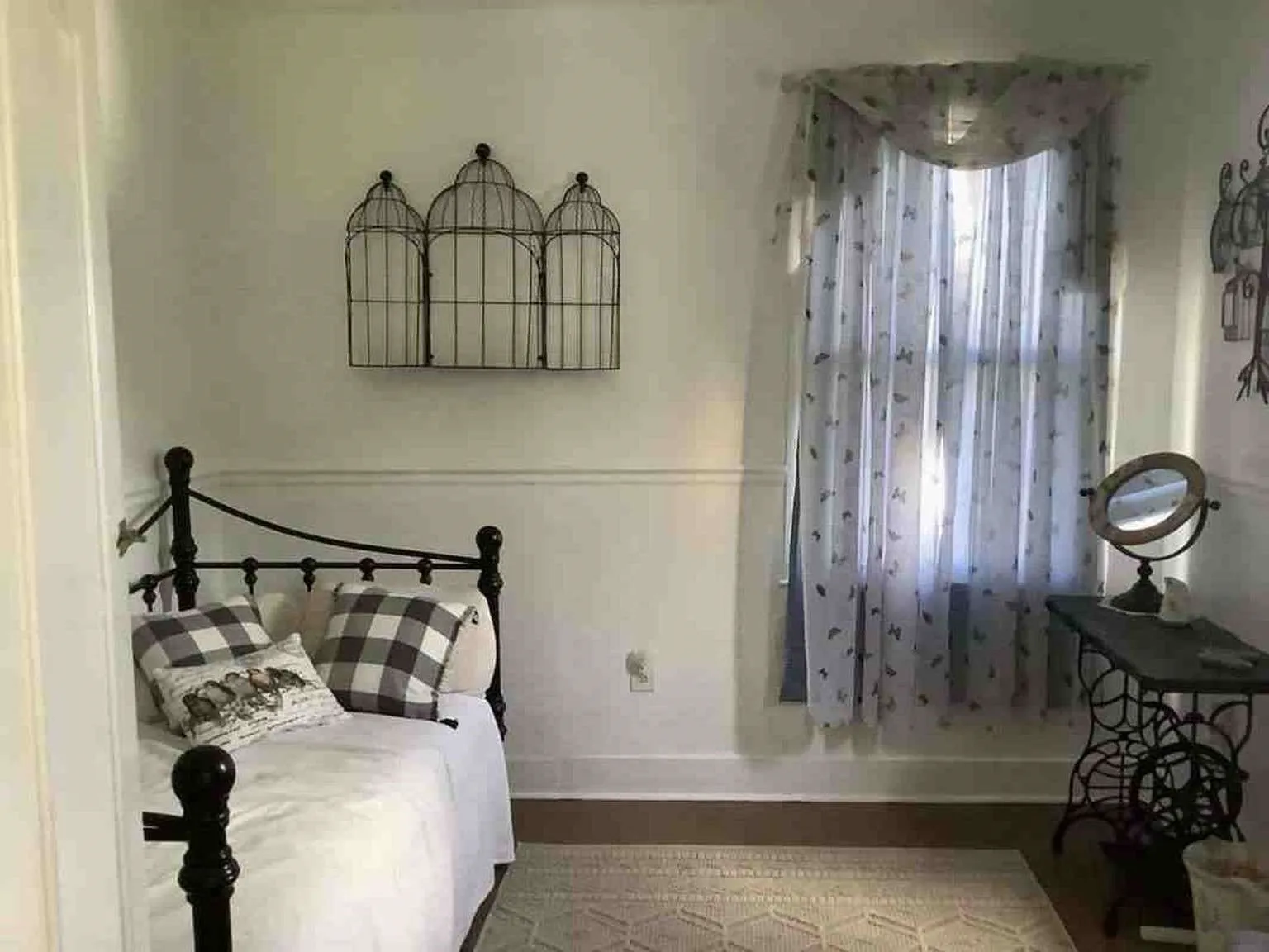 Single Family Residence For Sale in Robertson County , 408 S Railroad Avenue, Calvert, Texas 77837, 10 Bedroom, 6 Bathroom, Garage spaces, 5,196 Sqft, built in 1904, mls#21199060, Real Estate Agent in Calvert, Homes For Sale in Robertson county, Homes For Sale in Calvert, Realtor in Calvert Texas, Real Estate Brokerage Independent Realty Texas, Luminita Cordes Realtor