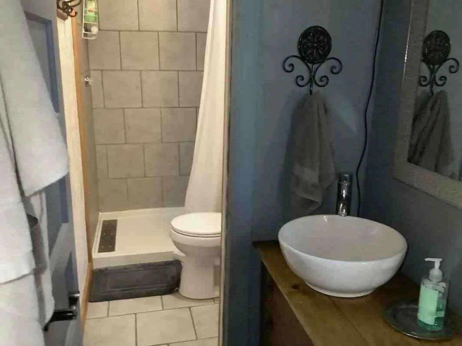Single Family Residence For Sale in Robertson County , 408 S Railroad Avenue, Calvert, Texas 77837, 10 Bedroom, 6 Bathroom, Garage spaces, 5,196 Sqft, built in 1904, mls#21199060, Real Estate Agent in Calvert, Homes For Sale in Robertson county, Homes For Sale in Calvert, Realtor in Calvert Texas, Real Estate Brokerage Independent Realty Texas, Luminita Cordes Realtor
