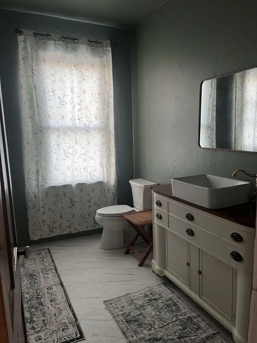 Single Family Residence For Sale in Robertson County , 408 S Railroad Avenue, Calvert, Texas 77837, 10 Bedroom, 6 Bathroom, Garage spaces, 5,196 Sqft, built in 1904, mls#21199060, Real Estate Agent in Calvert, Homes For Sale in Robertson county, Homes For Sale in Calvert, Realtor in Calvert Texas, Real Estate Brokerage Independent Realty Texas, Luminita Cordes Realtor