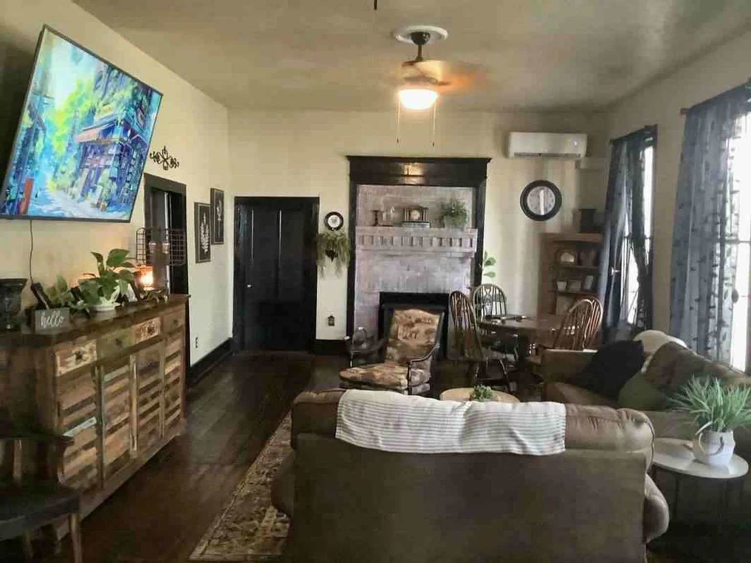 Single Family Residence For Sale in Robertson County , 408 S Railroad Avenue, Calvert, Texas 77837, 10 Bedroom, 6 Bathroom, Garage spaces, 5,196 Sqft, built in 1904, mls#21199060, Real Estate Agent in Calvert, Homes For Sale in Robertson county, Homes For Sale in Calvert, Realtor in Calvert Texas, Real Estate Brokerage Independent Realty Texas, Luminita Cordes Realtor