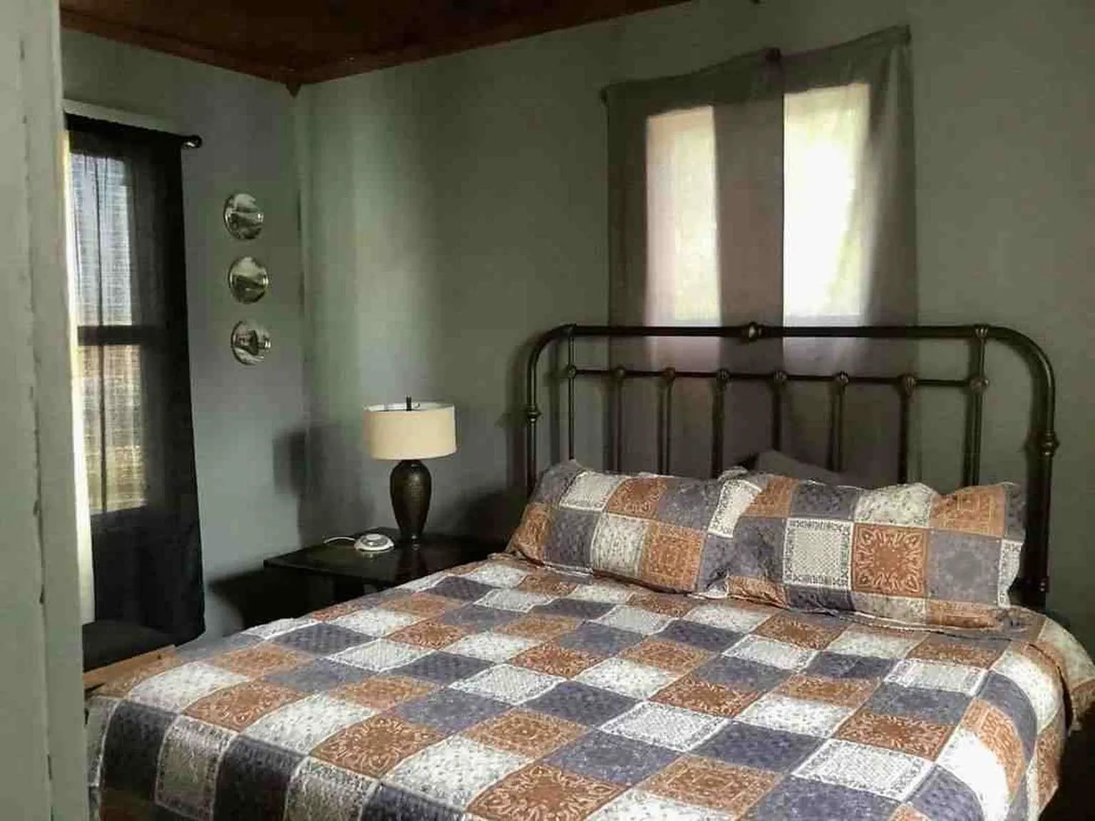 Single Family Residence For Sale in Robertson County , 408 S Railroad Avenue, Calvert, Texas 77837, 10 Bedroom, 6 Bathroom, Garage spaces, 5,196 Sqft, built in 1904, mls#21199060, Real Estate Agent in Calvert, Homes For Sale in Robertson county, Homes For Sale in Calvert, Realtor in Calvert Texas, Real Estate Brokerage Independent Realty Texas, Luminita Cordes Realtor
