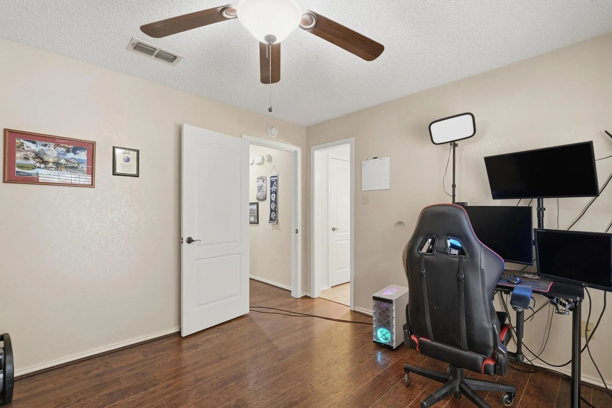 Single Family Residence For Sale in Taylor County , 17 Cherry Hills E, Abilene, Texas 79606, 4 Bedroom, 3 Bathroom, 2 Garage spaces, 2,638 Sqft, built in 1990, mls#21195575, Real Estate Agent in Abilene, Homes For Sale in Taylor county, Homes For Sale in Abilene, Realtor in Abilene Texas, Real Estate Brokerage Independent Realty Texas, Luminita Cordes Realtor