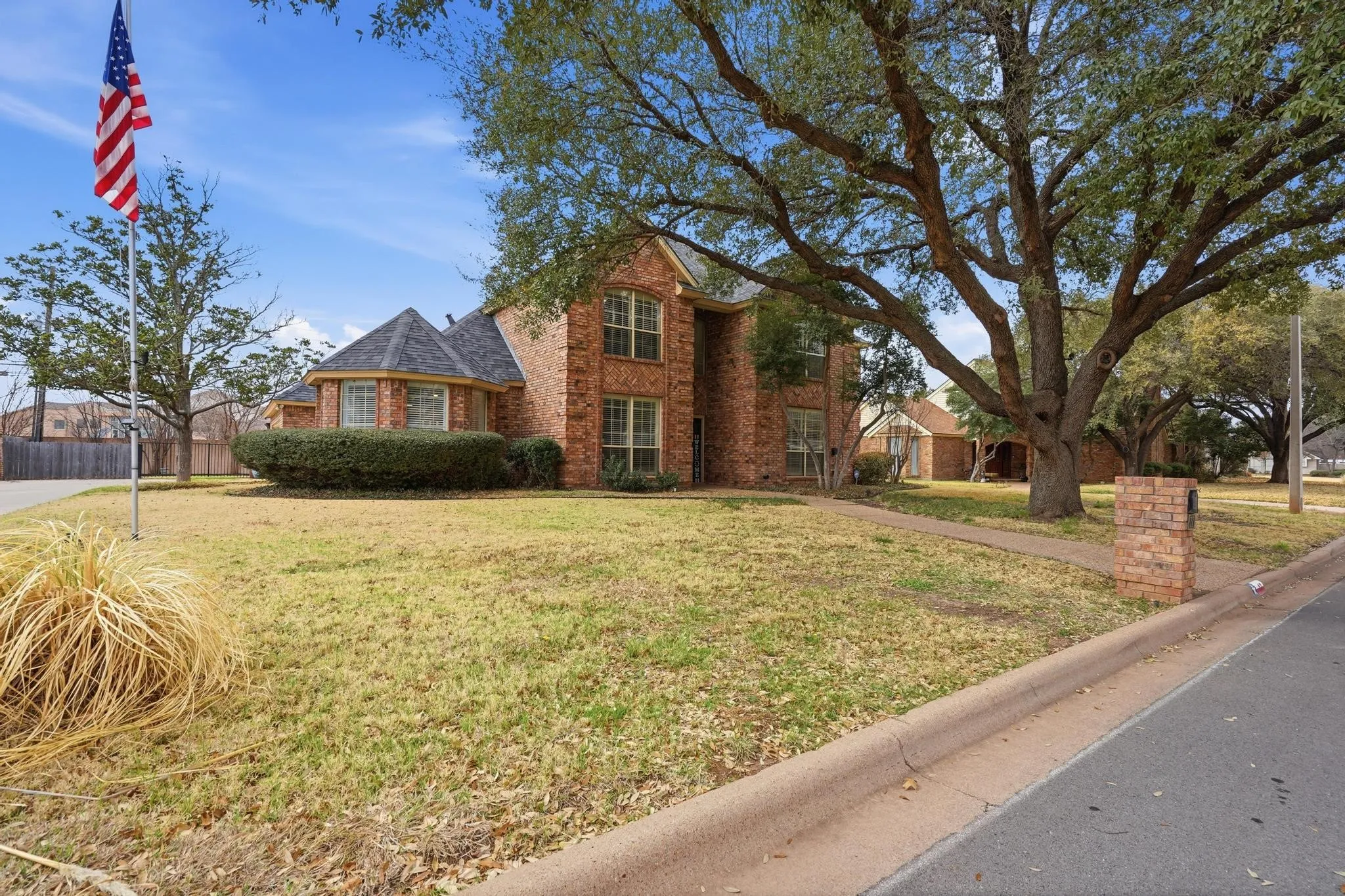 Single Family Residence For Sale in Taylor County , 17 Cherry Hills E, Abilene, Texas 79606, 4 Bedroom, 3 Bathroom, 2 Garage spaces, 2,638 Sqft, built in 1990, mls#21195575, Real Estate Agent in Abilene, Homes For Sale in Taylor county, Homes For Sale in Abilene, Realtor in Abilene Texas, Real Estate Brokerage Independent Realty Texas, Luminita Cordes Realtor