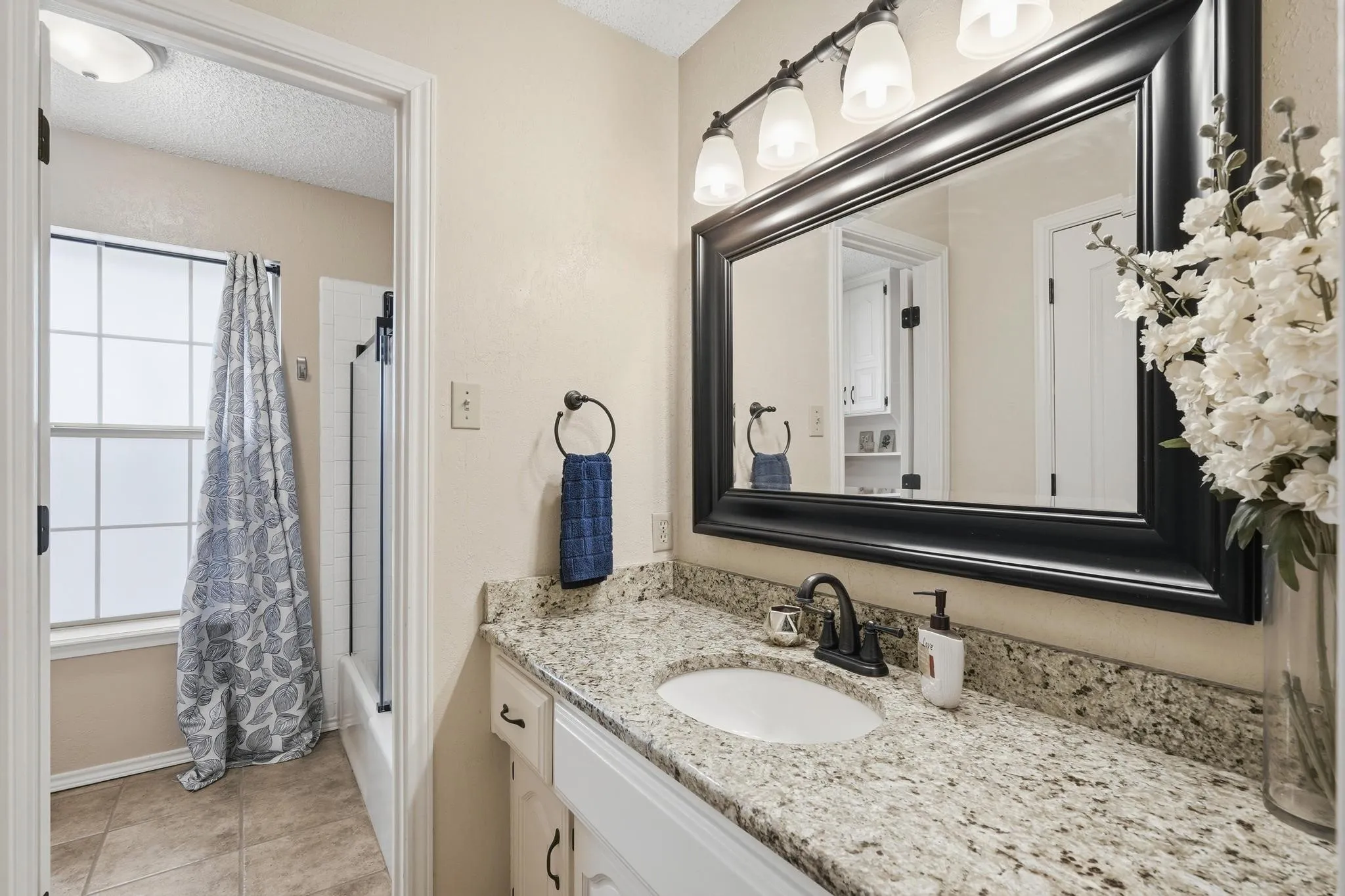 Single Family Residence For Sale in Taylor County , 17 Cherry Hills E, Abilene, Texas 79606, 4 Bedroom, 3 Bathroom, 2 Garage spaces, 2,638 Sqft, built in 1990, mls#21195575, Real Estate Agent in Abilene, Homes For Sale in Taylor county, Homes For Sale in Abilene, Realtor in Abilene Texas, Real Estate Brokerage Independent Realty Texas, Luminita Cordes Realtor
