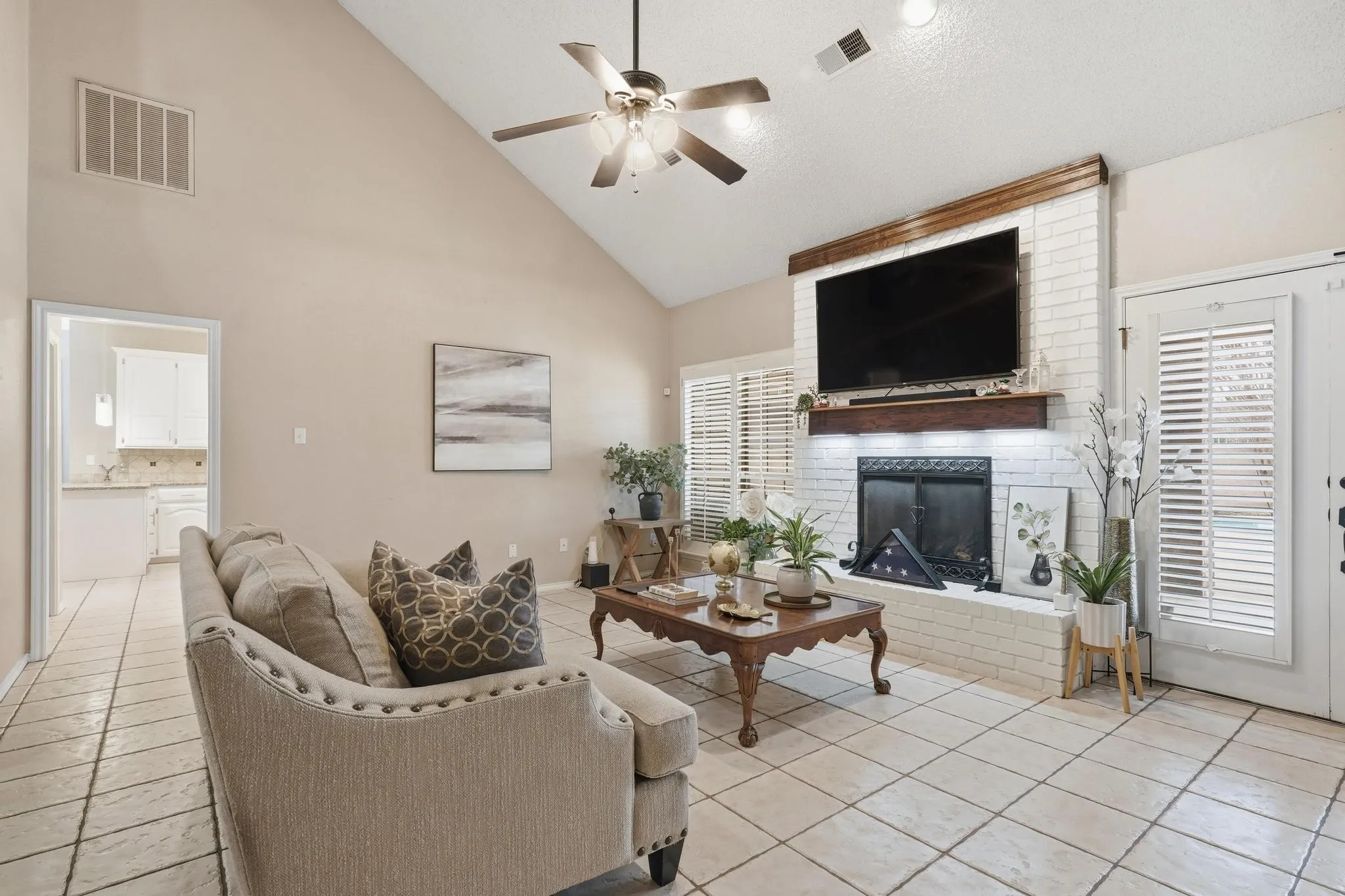 Single Family Residence For Sale in Taylor County , 17 Cherry Hills E, Abilene, Texas 79606, 4 Bedroom, 3 Bathroom, 2 Garage spaces, 2,638 Sqft, built in 1990, mls#21195575, Real Estate Agent in Abilene, Homes For Sale in Taylor county, Homes For Sale in Abilene, Realtor in Abilene Texas, Real Estate Brokerage Independent Realty Texas, Luminita Cordes Realtor