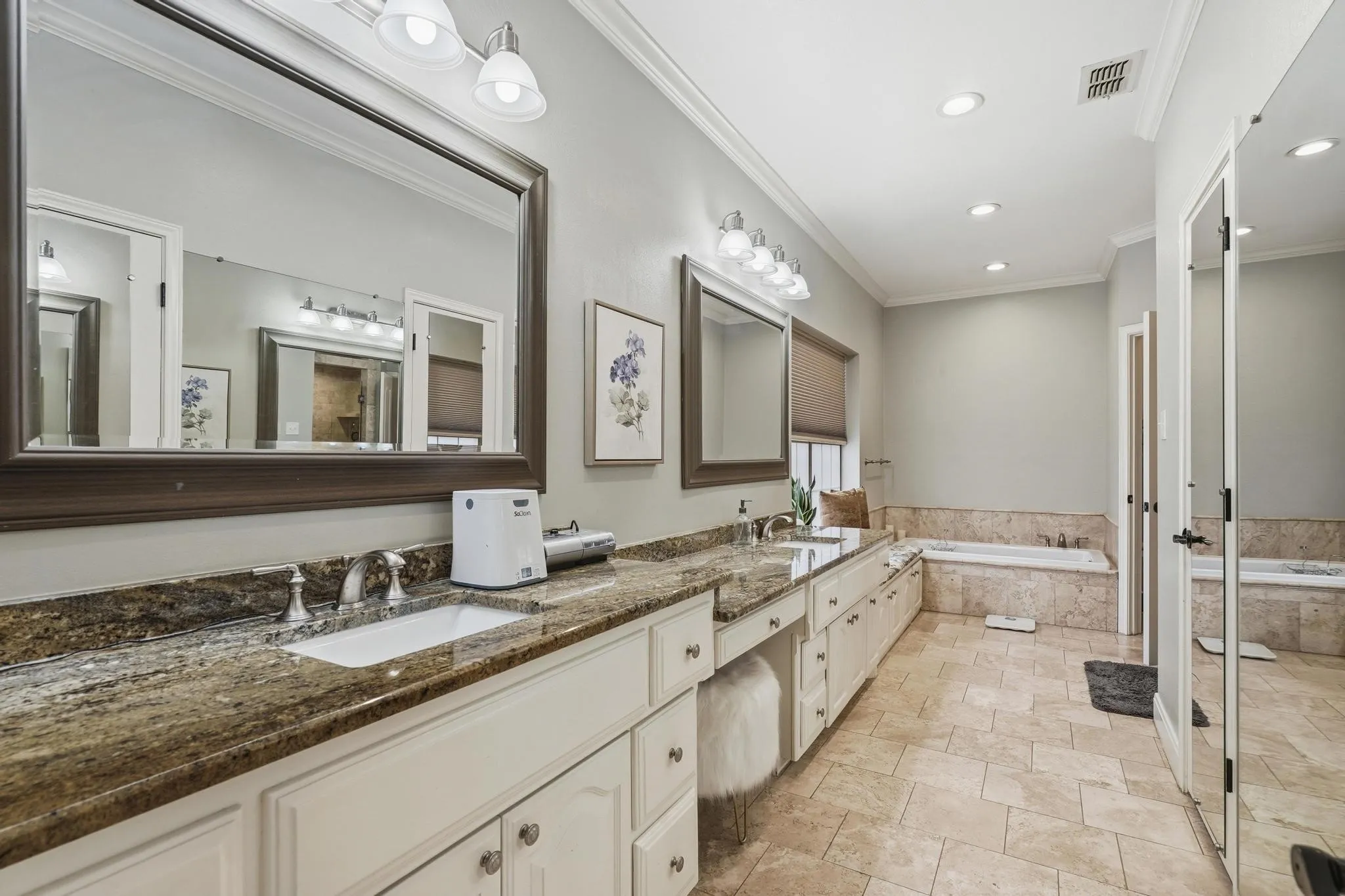 Single Family Residence For Sale in Taylor County , 17 Cherry Hills E, Abilene, Texas 79606, 4 Bedroom, 3 Bathroom, 2 Garage spaces, 2,638 Sqft, built in 1990, mls#21195575, Real Estate Agent in Abilene, Homes For Sale in Taylor county, Homes For Sale in Abilene, Realtor in Abilene Texas, Real Estate Brokerage Independent Realty Texas, Luminita Cordes Realtor