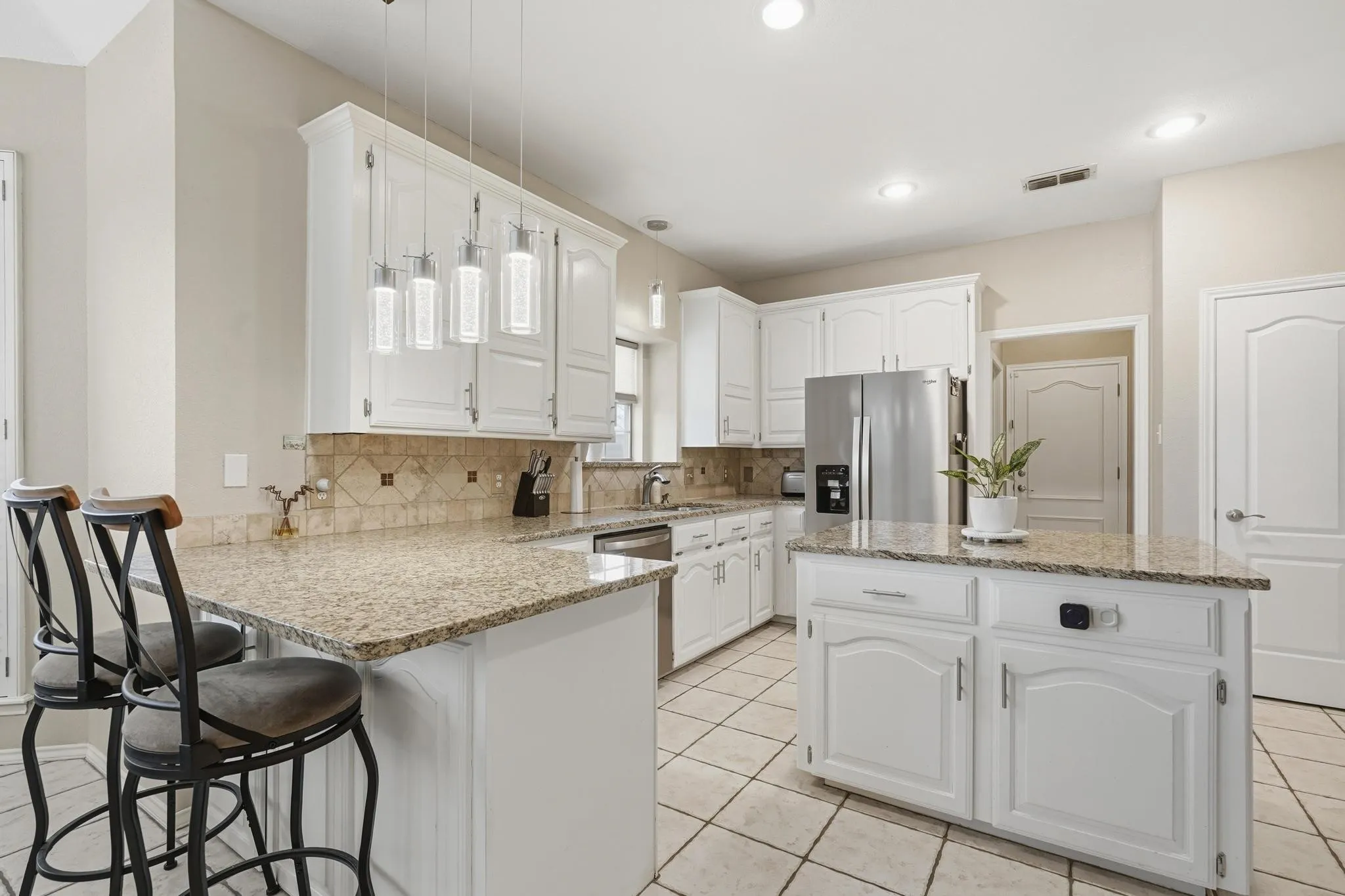 Single Family Residence For Sale in Taylor County , 17 Cherry Hills E, Abilene, Texas 79606, 4 Bedroom, 3 Bathroom, 2 Garage spaces, 2,638 Sqft, built in 1990, mls#21195575, Real Estate Agent in Abilene, Homes For Sale in Taylor county, Homes For Sale in Abilene, Realtor in Abilene Texas, Real Estate Brokerage Independent Realty Texas, Luminita Cordes Realtor