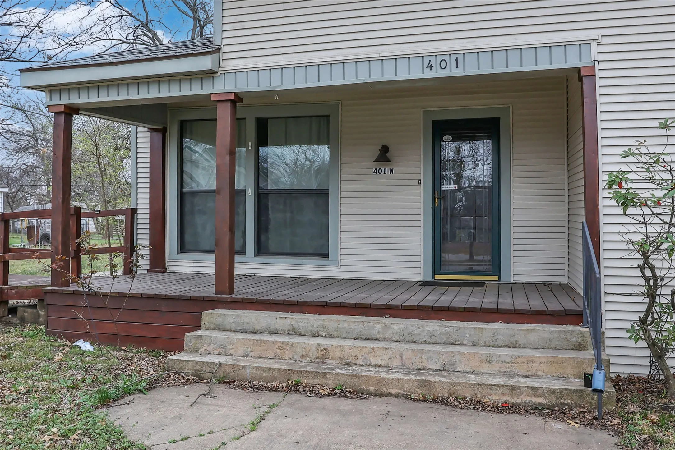 Single Family Residence For Sale in Grayson County , 401 W Maple Street, Whitewright, Texas 75491, 3 Bedroom, 3 Bathroom, 2 Garage spaces, 3,052 Sqft, built in 1900, mls#21199070, Real Estate Agent in Whitewright, Homes For Sale in Grayson county, Homes For Sale in Whitewright, Realtor in Whitewright Texas, Real Estate Brokerage Independent Realty Texas, Luminita Cordes Realtor