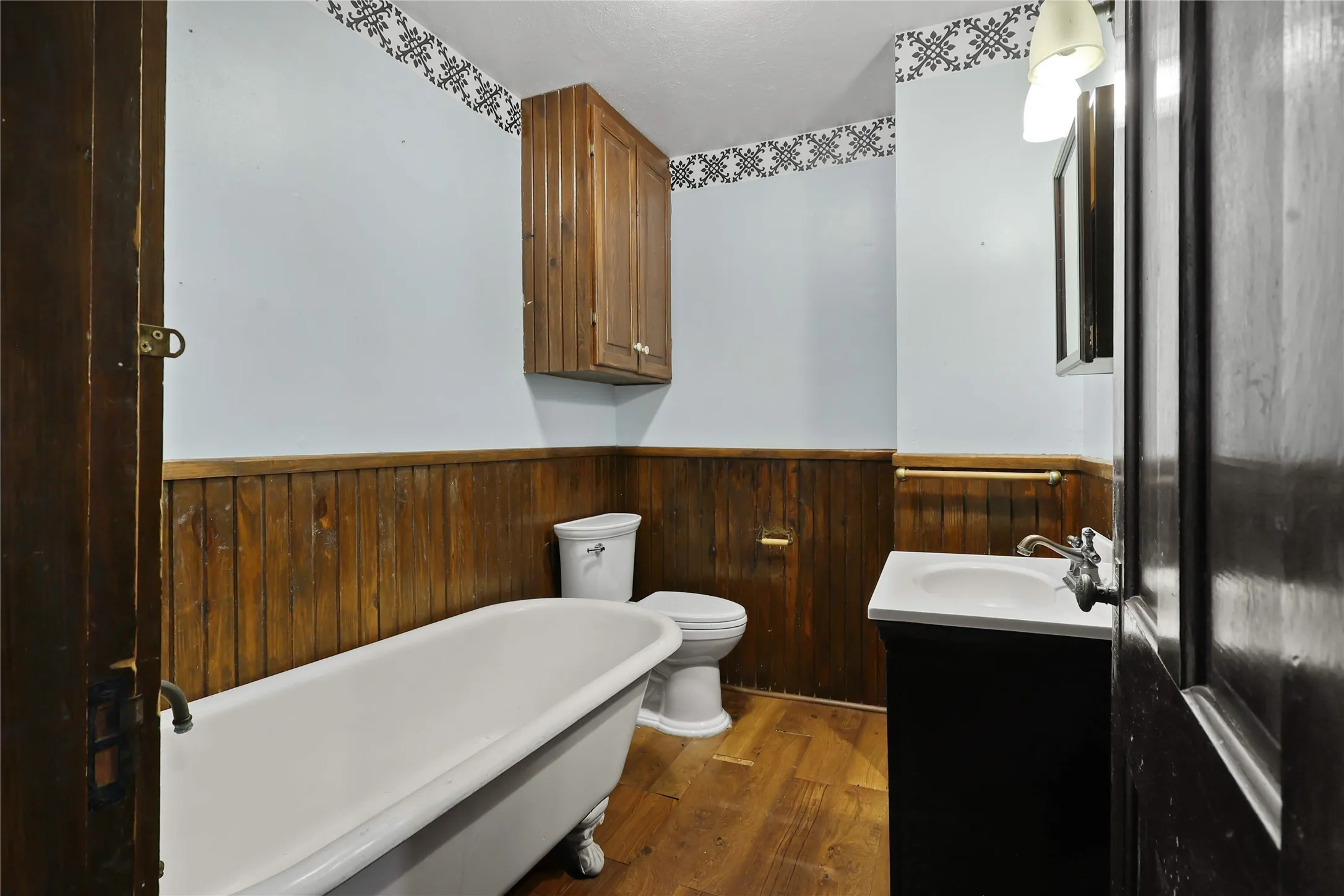 Single Family Residence For Sale in Grayson County , 401 W Maple Street, Whitewright, Texas 75491, 3 Bedroom, 3 Bathroom, 2 Garage spaces, 3,052 Sqft, built in 1900, mls#21199070, Real Estate Agent in Whitewright, Homes For Sale in Grayson county, Homes For Sale in Whitewright, Realtor in Whitewright Texas, Real Estate Brokerage Independent Realty Texas, Luminita Cordes Realtor