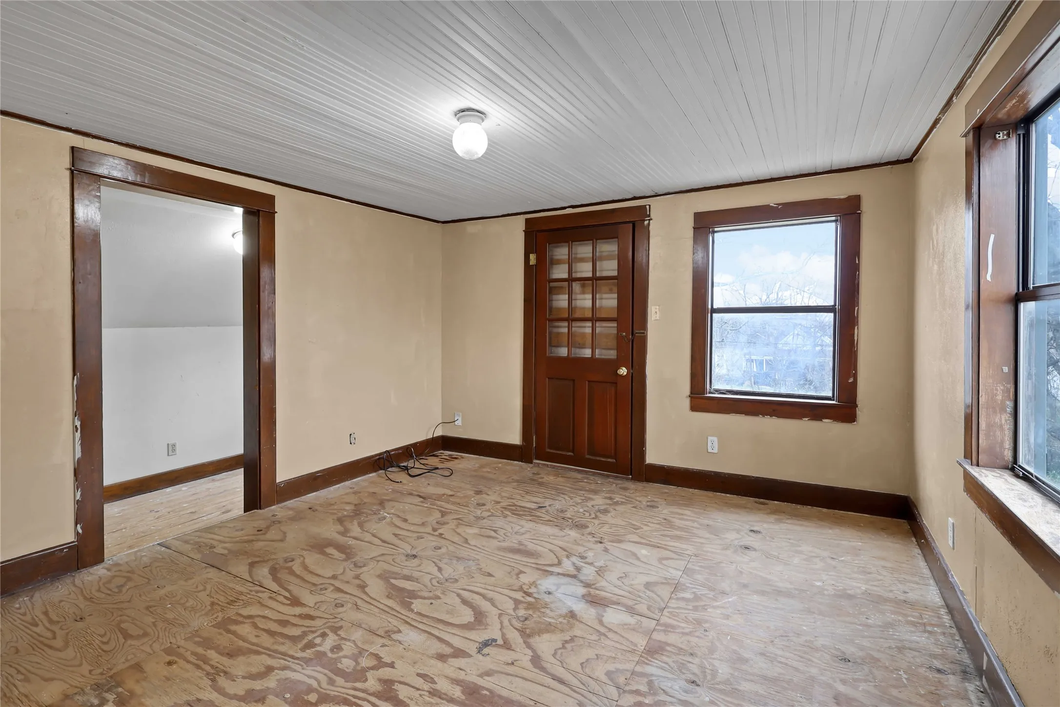 Single Family Residence For Sale in Grayson County , 401 W Maple Street, Whitewright, Texas 75491, 3 Bedroom, 3 Bathroom, 2 Garage spaces, 3,052 Sqft, built in 1900, mls#21199070, Real Estate Agent in Whitewright, Homes For Sale in Grayson county, Homes For Sale in Whitewright, Realtor in Whitewright Texas, Real Estate Brokerage Independent Realty Texas, Luminita Cordes Realtor