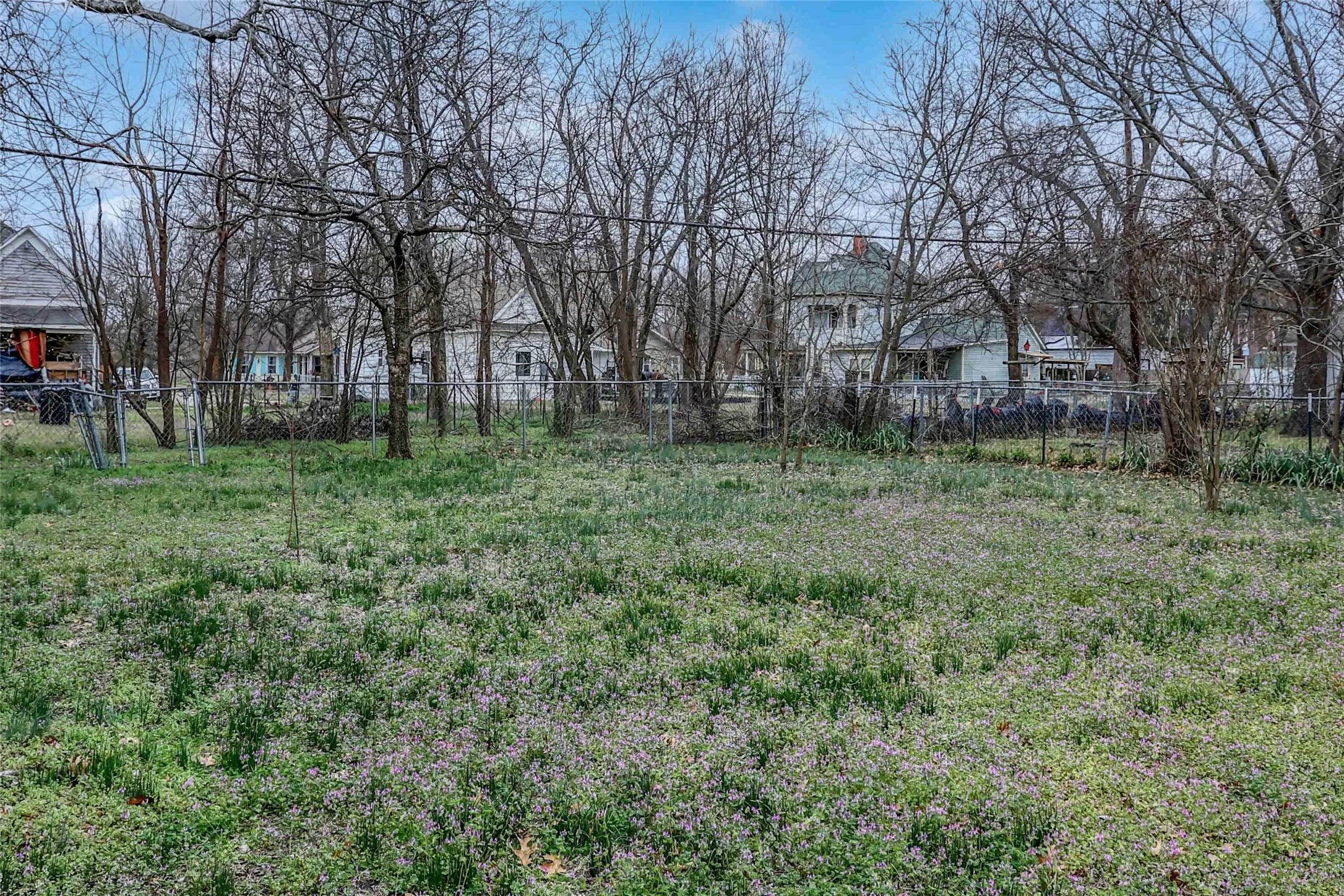 Single Family Residence For Sale in Grayson County , 401 W Maple Street, Whitewright, Texas 75491, 3 Bedroom, 3 Bathroom, 2 Garage spaces, 3,052 Sqft, built in 1900, mls#21199070, Real Estate Agent in Whitewright, Homes For Sale in Grayson county, Homes For Sale in Whitewright, Realtor in Whitewright Texas, Real Estate Brokerage Independent Realty Texas, Luminita Cordes Realtor