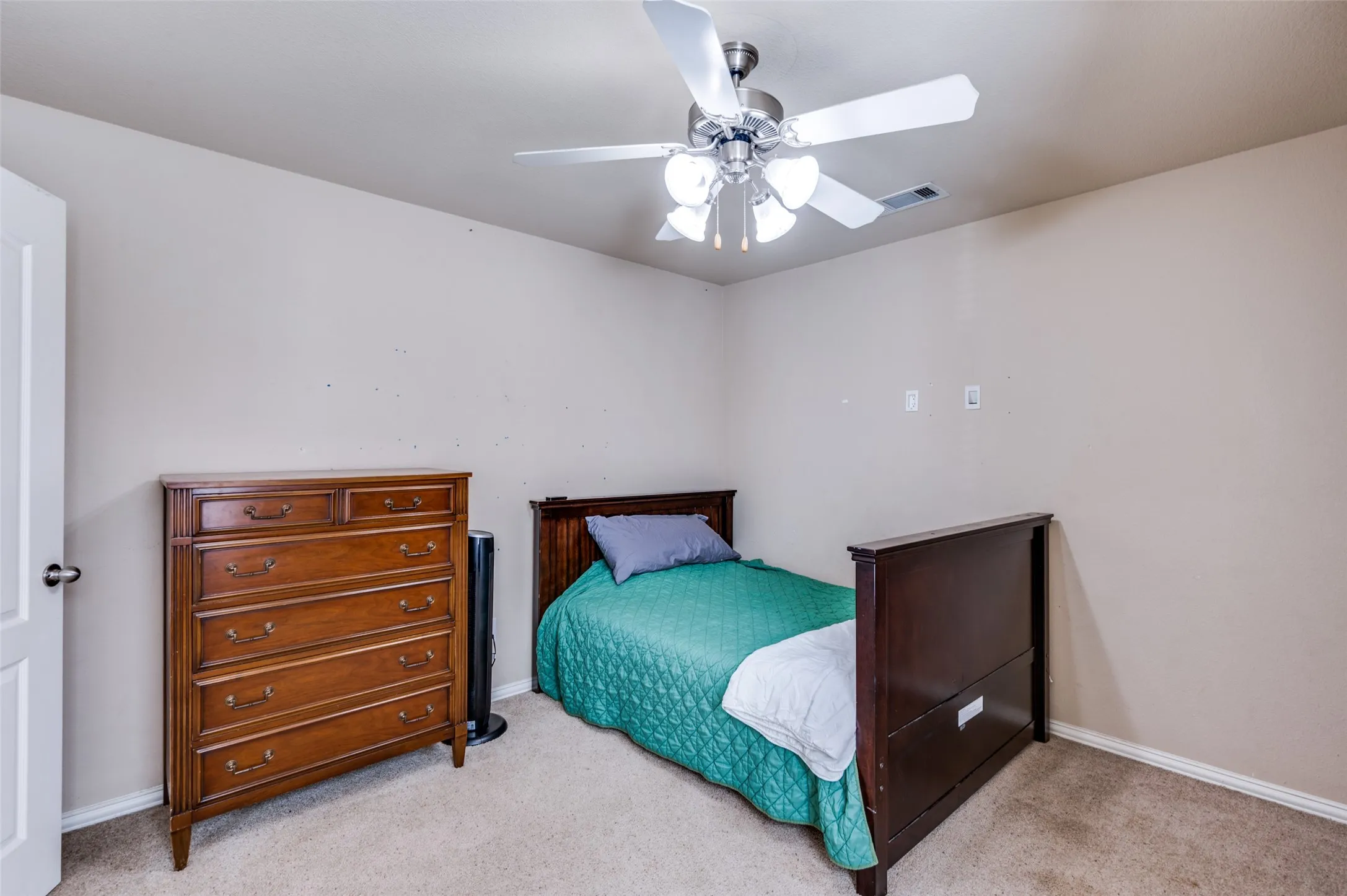 Single Family Residence For Sale in Denton County , 9812 Marthas Vineyard Circle, Providence Village, Texas 76227, 5 Bedrooms, 3 Bathrooms, 3 Garage spaces, 2,971 Sqft, built in 2005, Preowned, Price $384,900, mls#21199010, Real Estate Agent in Providence Village, Homes For Sale in Denton county, Homes For Sale in Providence Village, Realtor in Providence Village Texas, Real Estate Brokerage Independent Realty Texas, Luminita Cordes Realtor
