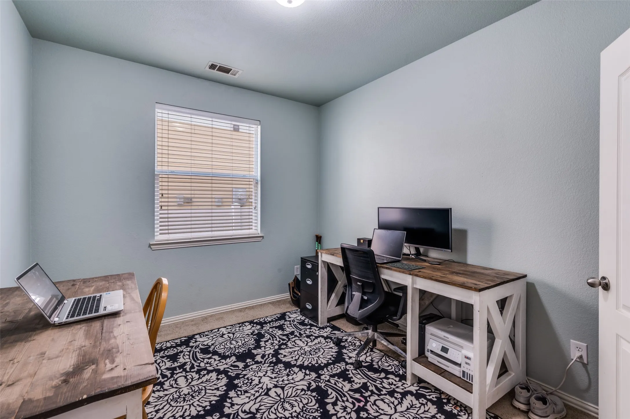 Single Family Residence For Sale in Denton County , 9812 Marthas Vineyard Circle, Providence Village, Texas 76227, 5 Bedrooms, 3 Bathrooms, 3 Garage spaces, 2,971 Sqft, built in 2005, Preowned, Price $384,900, mls#21199010, Real Estate Agent in Providence Village, Homes For Sale in Denton county, Homes For Sale in Providence Village, Realtor in Providence Village Texas, Real Estate Brokerage Independent Realty Texas, Luminita Cordes Realtor