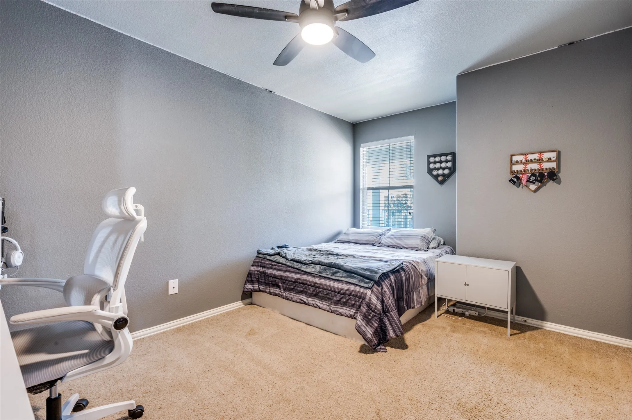 Single Family Residence For Sale in Denton County , 9812 Marthas Vineyard Circle, Providence Village, Texas 76227, 5 Bedrooms, 3 Bathrooms, 3 Garage spaces, 2,971 Sqft, built in 2005, Preowned, Price $384,900, mls#21199010, Real Estate Agent in Providence Village, Homes For Sale in Denton county, Homes For Sale in Providence Village, Realtor in Providence Village Texas, Real Estate Brokerage Independent Realty Texas, Luminita Cordes Realtor