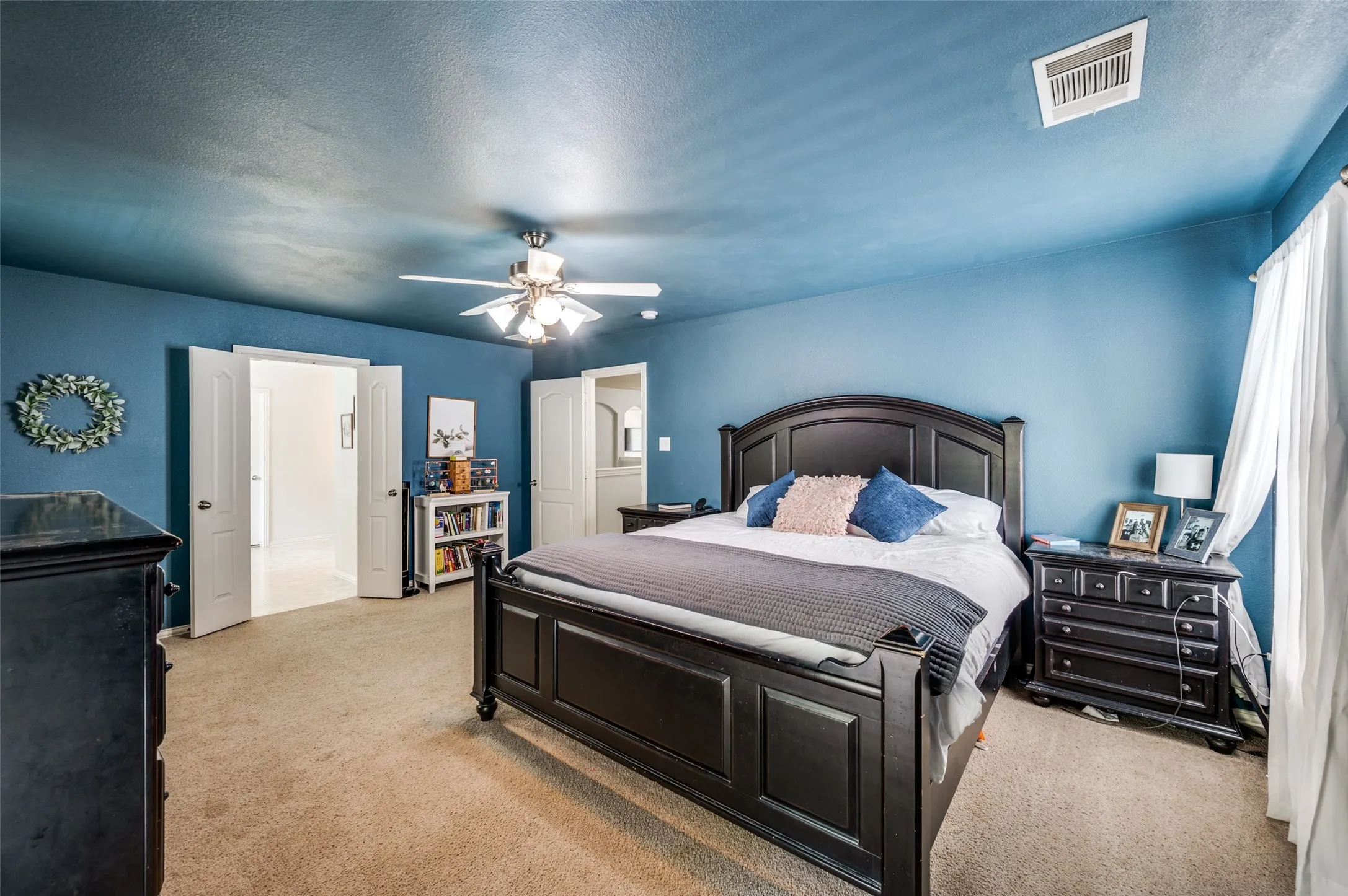 Single Family Residence For Sale in Denton County , 9812 Marthas Vineyard Circle, Providence Village, Texas 76227, 5 Bedrooms, 3 Bathrooms, 3 Garage spaces, 2,971 Sqft, built in 2005, Preowned, Price $384,900, mls#21199010, Real Estate Agent in Providence Village, Homes For Sale in Denton county, Homes For Sale in Providence Village, Realtor in Providence Village Texas, Real Estate Brokerage Independent Realty Texas, Luminita Cordes Realtor