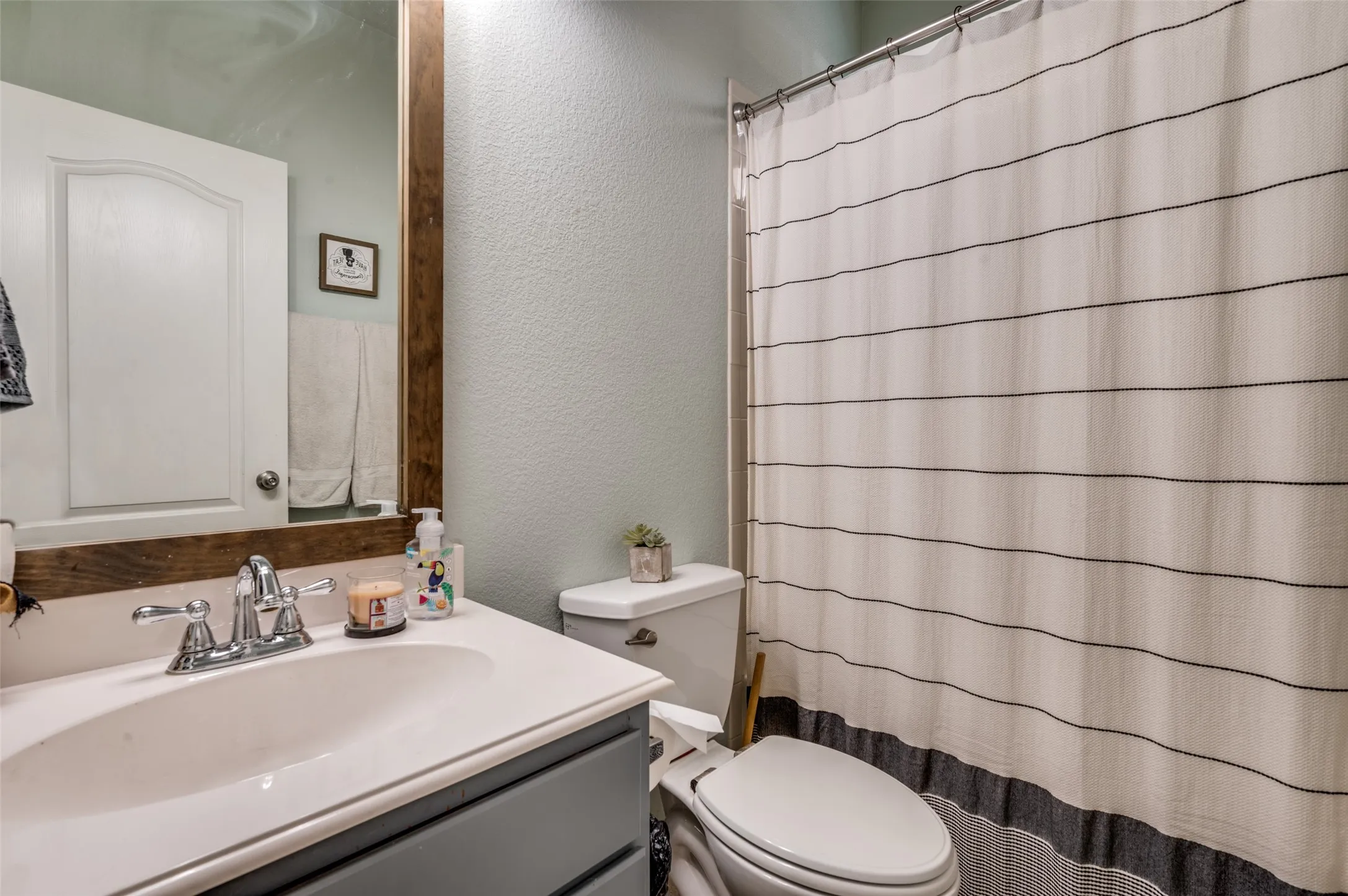 Single Family Residence For Sale in Denton County , 9812 Marthas Vineyard Circle, Providence Village, Texas 76227, 5 Bedrooms, 3 Bathrooms, 3 Garage spaces, 2,971 Sqft, built in 2005, Preowned, Price $384,900, mls#21199010, Real Estate Agent in Providence Village, Homes For Sale in Denton county, Homes For Sale in Providence Village, Realtor in Providence Village Texas, Real Estate Brokerage Independent Realty Texas, Luminita Cordes Realtor