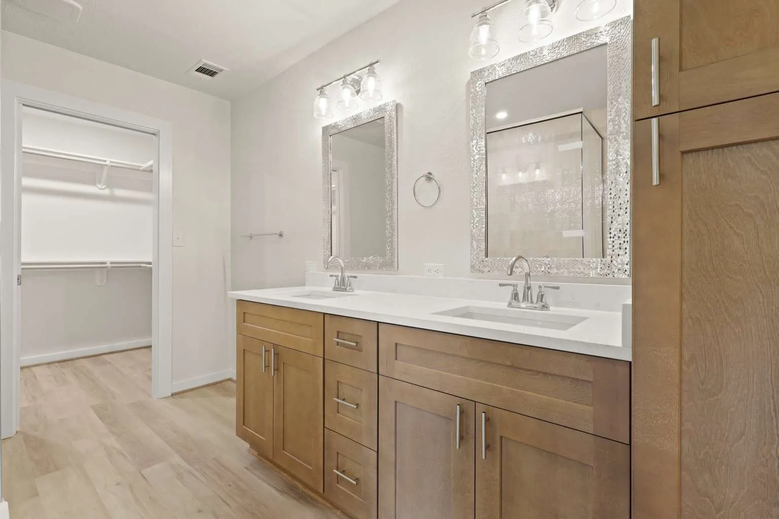 Single Family Residence For Sale in Tarrant County , 2340 Harris Lane, Haltom City, Texas 76117, 3 Bedroom, 2 Bathroom, 2 Garage spaces, 1,886 Sqft, built in 1947, mls#21199085, Real Estate Agent in Haltom City, Homes For Sale in Tarrant county, Homes For Sale in Haltom City, Realtor in Haltom City Texas, Real Estate Brokerage Independent Realty Texas, Luminita Cordes Realtor