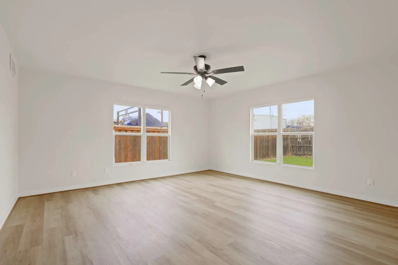 Single Family Residence For Sale in Tarrant County , 2340 Harris Lane, Haltom City, Texas 76117, 3 Bedroom, 2 Bathroom, 2 Garage spaces, 1,886 Sqft, built in 1947, mls#21199085, Real Estate Agent in Haltom City, Homes For Sale in Tarrant county, Homes For Sale in Haltom City, Realtor in Haltom City Texas, Real Estate Brokerage Independent Realty Texas, Luminita Cordes Realtor