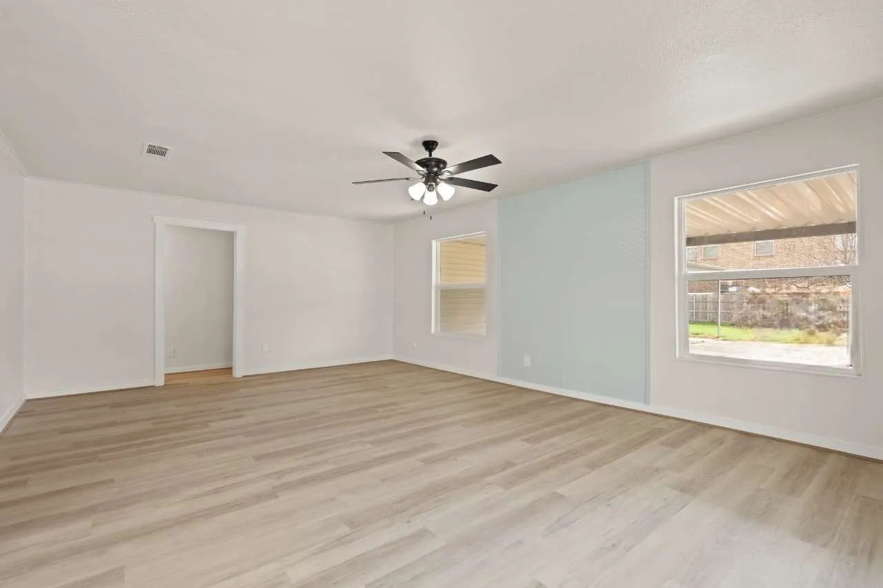 Single Family Residence For Sale in Tarrant County , 2340 Harris Lane, Haltom City, Texas 76117, 3 Bedroom, 2 Bathroom, 2 Garage spaces, 1,886 Sqft, built in 1947, mls#21199085, Real Estate Agent in Haltom City, Homes For Sale in Tarrant county, Homes For Sale in Haltom City, Realtor in Haltom City Texas, Real Estate Brokerage Independent Realty Texas, Luminita Cordes Realtor