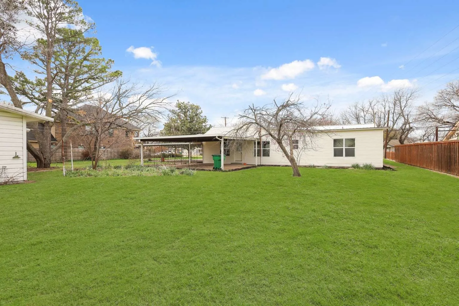 Single Family Residence For Sale in Tarrant County , 2340 Harris Lane, Haltom City, Texas 76117, 3 Bedroom, 2 Bathroom, 2 Garage spaces, 1,886 Sqft, built in 1947, mls#21199085, Real Estate Agent in Haltom City, Homes For Sale in Tarrant county, Homes For Sale in Haltom City, Realtor in Haltom City Texas, Real Estate Brokerage Independent Realty Texas, Luminita Cordes Realtor