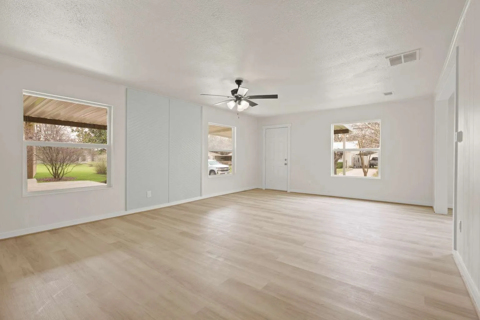 Single Family Residence For Sale in Tarrant County , 2340 Harris Lane, Haltom City, Texas 76117, 3 Bedroom, 2 Bathroom, 2 Garage spaces, 1,886 Sqft, built in 1947, mls#21199085, Real Estate Agent in Haltom City, Homes For Sale in Tarrant county, Homes For Sale in Haltom City, Realtor in Haltom City Texas, Real Estate Brokerage Independent Realty Texas, Luminita Cordes Realtor