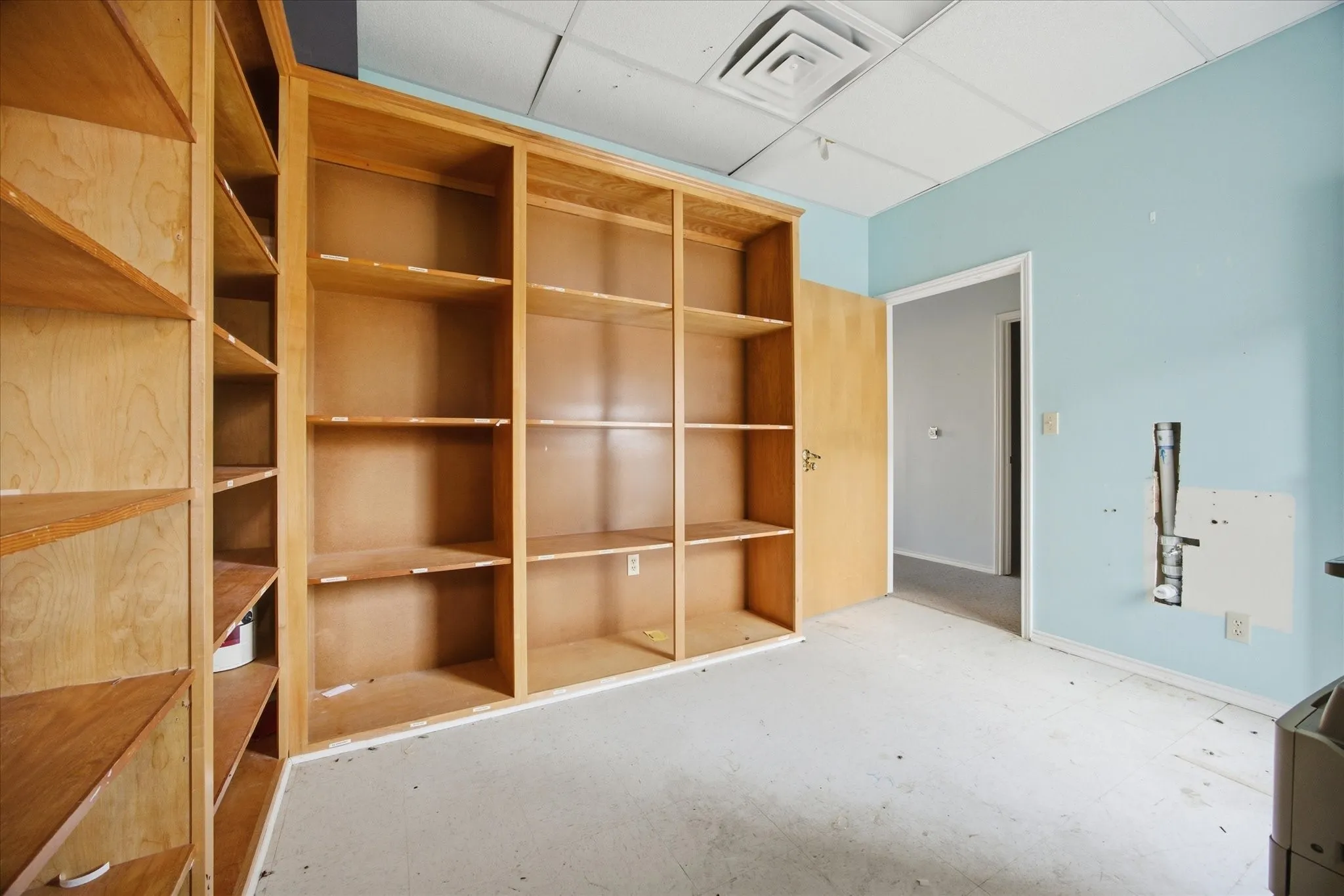Plenty of storage space here