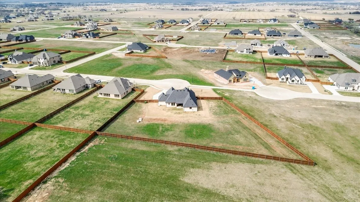 Single Family Residence For Sale in Johnson County , 101 Grey Wolf Court, Godley, Texas 76044, 3 Bedroom, 2 Bathroom, 3 Garage spaces, 2,445 Sqft, built in 2024, mls#21198500, Real Estate Agent in Godley, Homes For Sale in Johnson county, Homes For Sale in Godley, Realtor in Godley Texas, Real Estate Brokerage Independent Realty Texas, Luminita Cordes Realtor