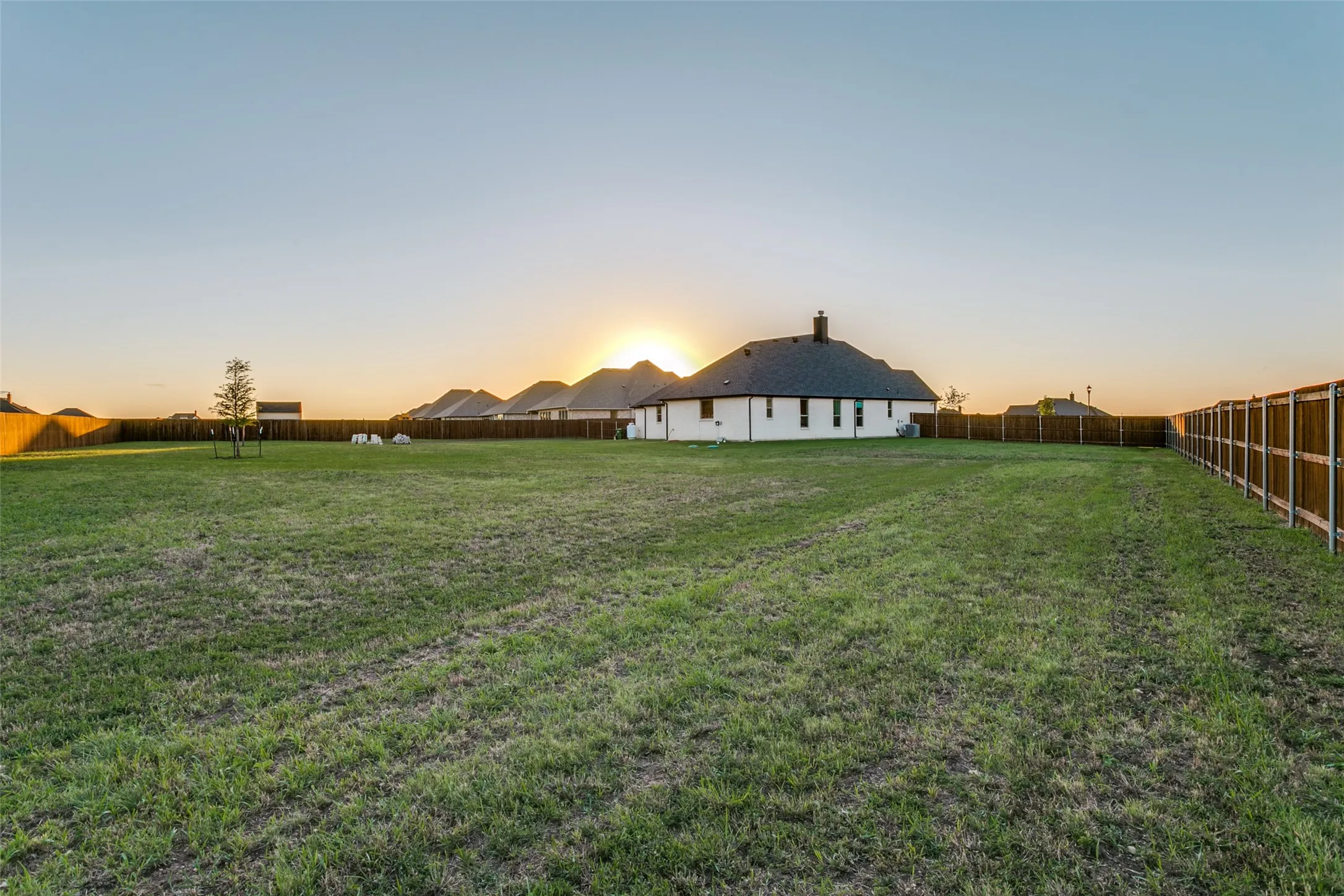 Single Family Residence For Sale in Johnson County , 101 Grey Wolf Court, Godley, Texas 76044, 3 Bedroom, 2 Bathroom, 3 Garage spaces, 2,445 Sqft, built in 2024, mls#21198500, Real Estate Agent in Godley, Homes For Sale in Johnson county, Homes For Sale in Godley, Realtor in Godley Texas, Real Estate Brokerage Independent Realty Texas, Luminita Cordes Realtor