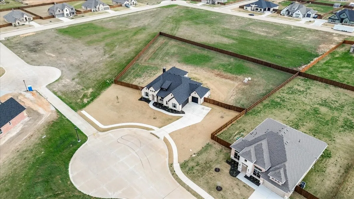 Single Family Residence For Sale in Johnson County , 101 Grey Wolf Court, Godley, Texas 76044, 3 Bedroom, 2 Bathroom, 3 Garage spaces, 2,445 Sqft, built in 2024, mls#21198500, Real Estate Agent in Godley, Homes For Sale in Johnson county, Homes For Sale in Godley, Realtor in Godley Texas, Real Estate Brokerage Independent Realty Texas, Luminita Cordes Realtor