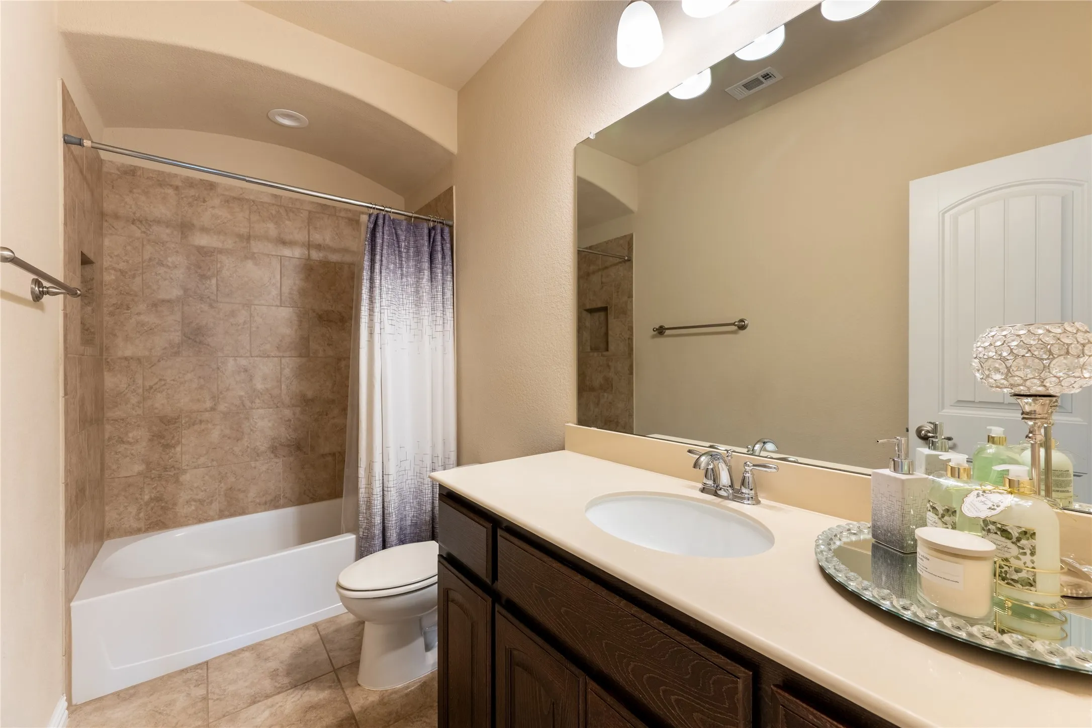 Single Family Residence For Sale in Parker County , 217 Mineral Point Drive, Aledo, Texas 76008, 4 Bedroom, 4 Bathroom, 2 Garage spaces, 2,818 Sqft, built in 2016, Preowned, mls#21199192, Real Estate Agent in Aledo, Homes For Sale in Parker county, Homes For Sale in Aledo, Realtor in Aledo Texas, Real Estate Brokerage Independent Realty Texas, Luminita Cordes Realtor