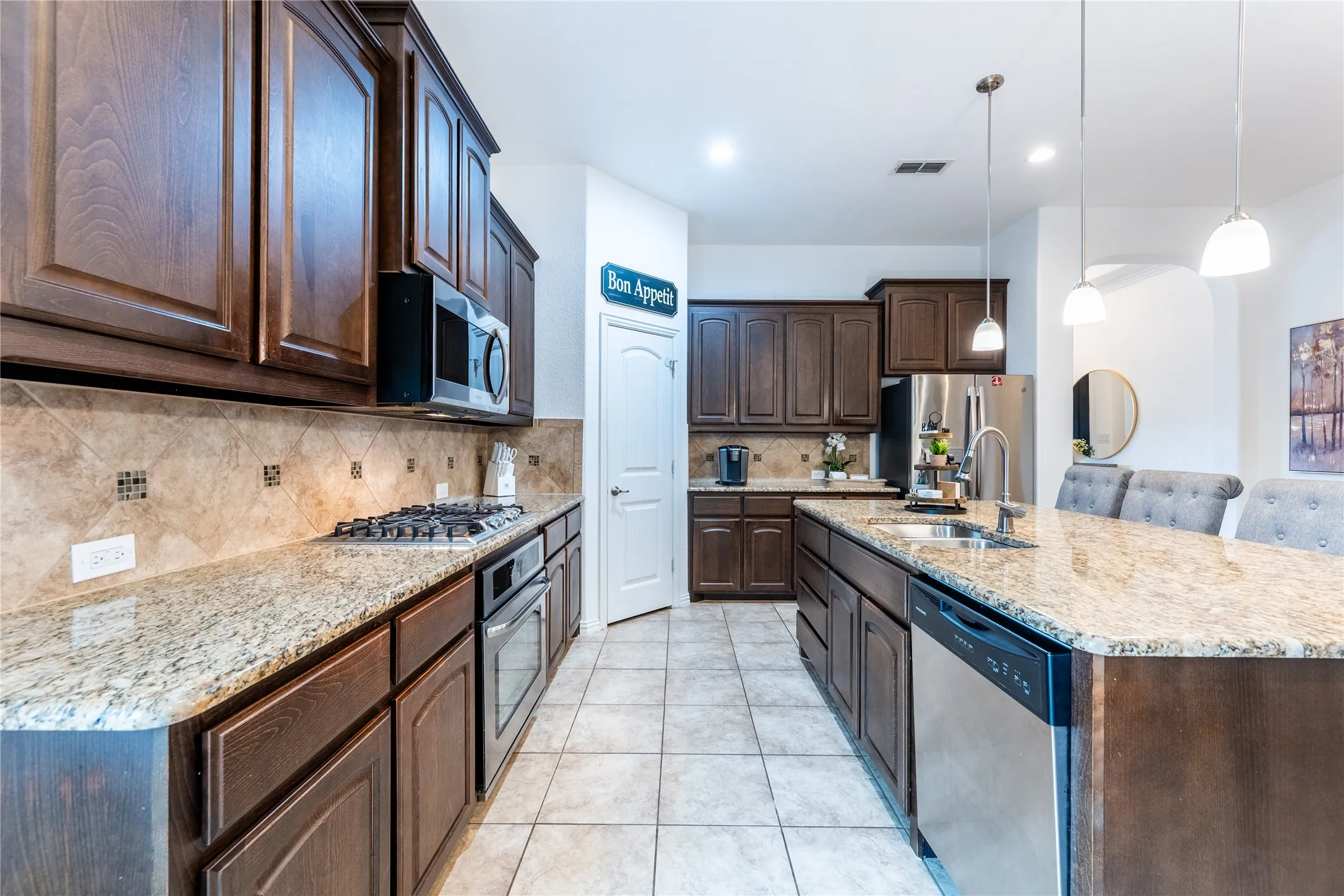 Single Family Residence For Sale in Parker County , 217 Mineral Point Drive, Aledo, Texas 76008, 4 Bedroom, 4 Bathroom, 2 Garage spaces, 2,818 Sqft, built in 2016, Preowned, mls#21199192, Real Estate Agent in Aledo, Homes For Sale in Parker county, Homes For Sale in Aledo, Realtor in Aledo Texas, Real Estate Brokerage Independent Realty Texas, Luminita Cordes Realtor