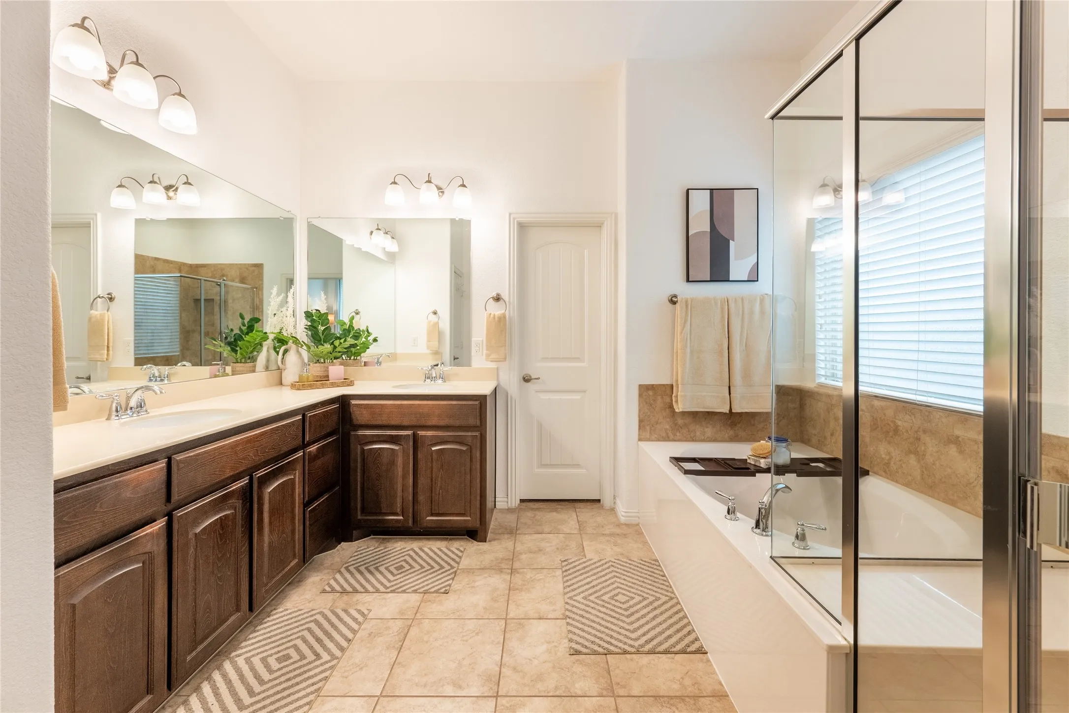 Single Family Residence For Sale in Parker County , 217 Mineral Point Drive, Aledo, Texas 76008, 4 Bedroom, 4 Bathroom, 2 Garage spaces, 2,818 Sqft, built in 2016, Preowned, mls#21199192, Real Estate Agent in Aledo, Homes For Sale in Parker county, Homes For Sale in Aledo, Realtor in Aledo Texas, Real Estate Brokerage Independent Realty Texas, Luminita Cordes Realtor