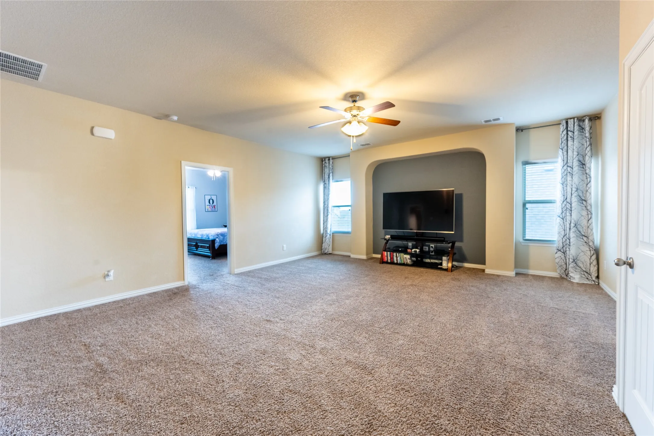 Single Family Residence For Sale in Parker County , 217 Mineral Point Drive, Aledo, Texas 76008, 4 Bedroom, 4 Bathroom, 2 Garage spaces, 2,818 Sqft, built in 2016, Preowned, mls#21199192, Real Estate Agent in Aledo, Homes For Sale in Parker county, Homes For Sale in Aledo, Realtor in Aledo Texas, Real Estate Brokerage Independent Realty Texas, Luminita Cordes Realtor