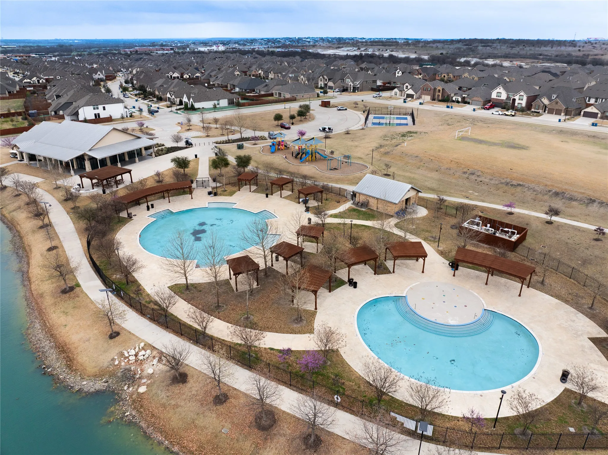 Single Family Residence For Sale in Parker County , 217 Mineral Point Drive, Aledo, Texas 76008, 4 Bedroom, 4 Bathroom, 2 Garage spaces, 2,818 Sqft, built in 2016, Preowned, mls#21199192, Real Estate Agent in Aledo, Homes For Sale in Parker county, Homes For Sale in Aledo, Realtor in Aledo Texas, Real Estate Brokerage Independent Realty Texas, Luminita Cordes Realtor