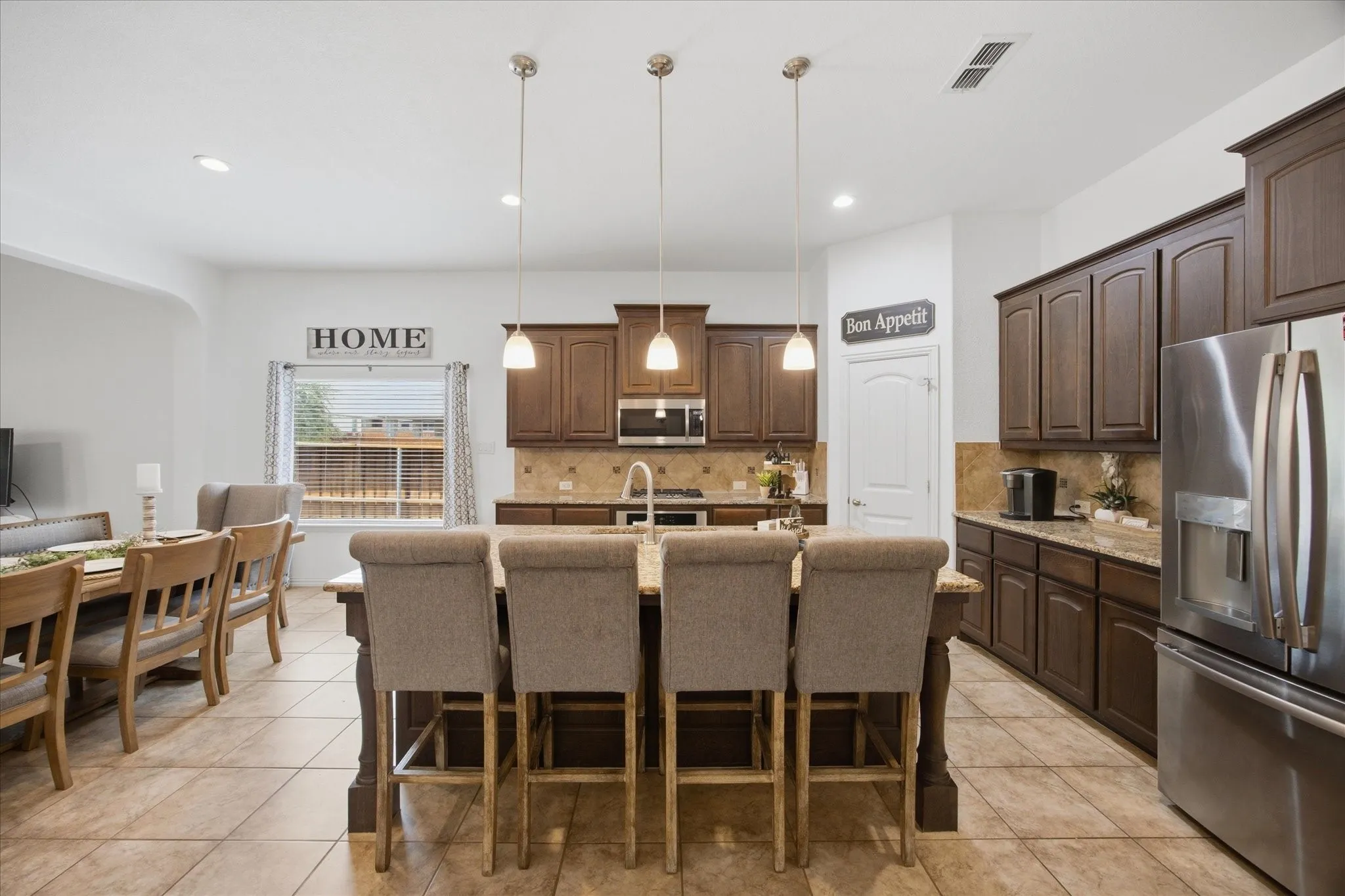 Single Family Residence For Sale in Parker County , 217 Mineral Point Drive, Aledo, Texas 76008, 4 Bedroom, 4 Bathroom, 2 Garage spaces, 2,818 Sqft, built in 2016, Preowned, mls#21199192, Real Estate Agent in Aledo, Homes For Sale in Parker county, Homes For Sale in Aledo, Realtor in Aledo Texas, Real Estate Brokerage Independent Realty Texas, Luminita Cordes Realtor