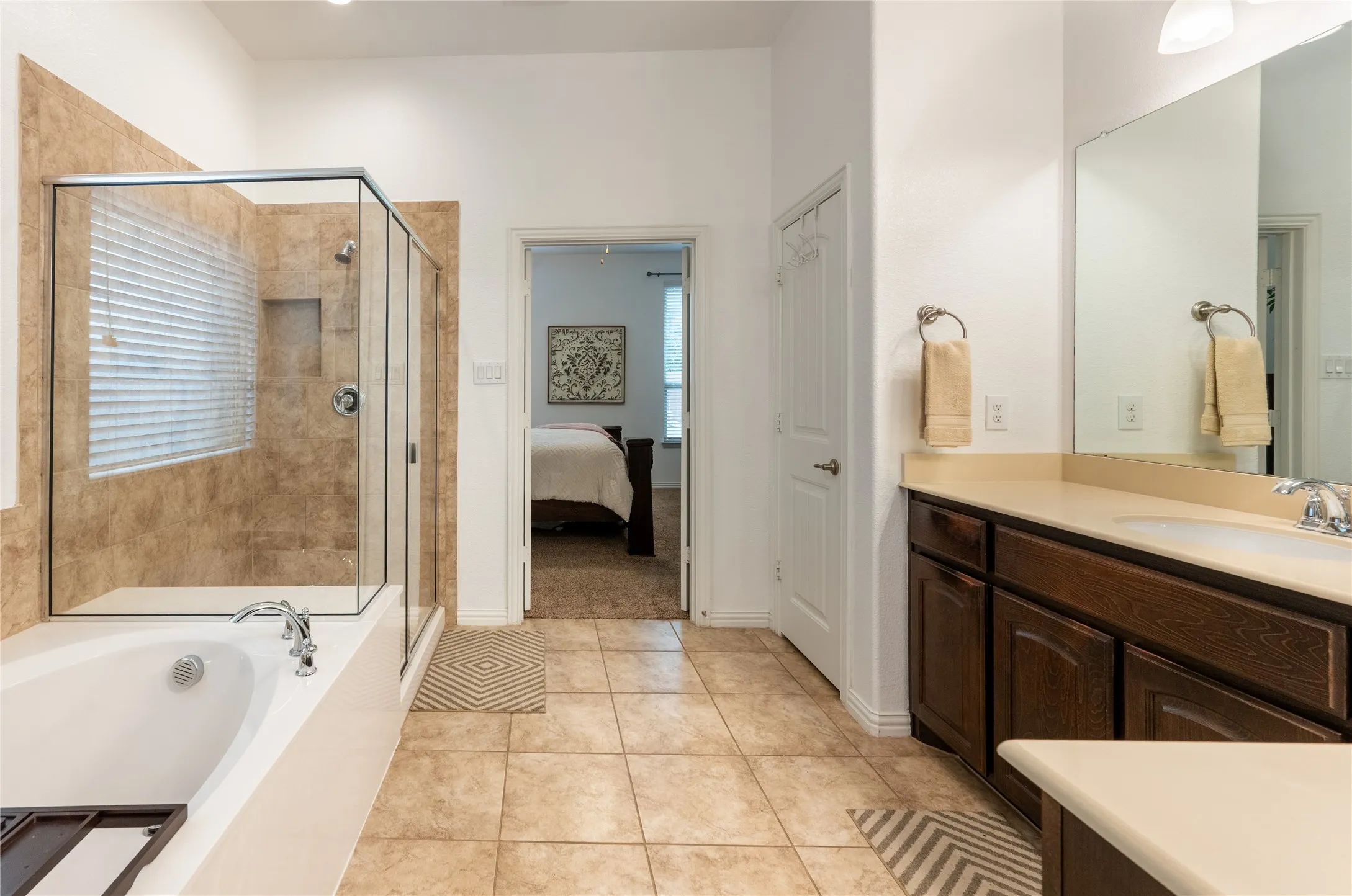 Single Family Residence For Sale in Parker County , 217 Mineral Point Drive, Aledo, Texas 76008, 4 Bedroom, 4 Bathroom, 2 Garage spaces, 2,818 Sqft, built in 2016, Preowned, mls#21199192, Real Estate Agent in Aledo, Homes For Sale in Parker county, Homes For Sale in Aledo, Realtor in Aledo Texas, Real Estate Brokerage Independent Realty Texas, Luminita Cordes Realtor