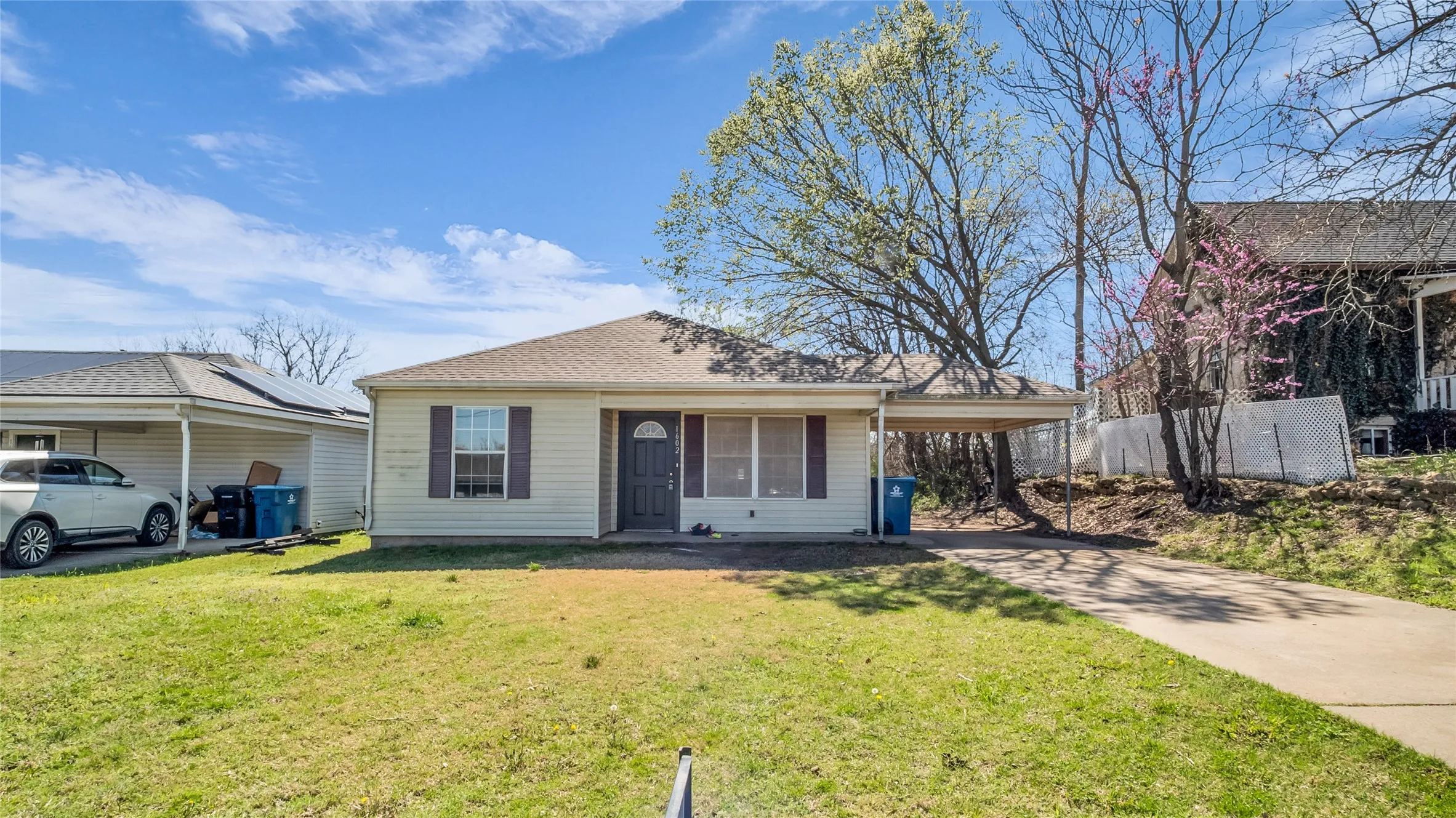 Single Family Residence For Rent in Grayson County , 1602 W Elm Street, Denison, Texas 75020, 3 Bedroom, 2 Bathroom, Garage spaces, 1,141 Sqft, built in 2003, Preowned, mls#21198907, Real Estate Agent in Denison, Homes For Rent in Grayson county, Homes For Rent in Denison, Realtor in Denison Texas, Real Estate Brokerage Independent Realty Texas, Luminita Cordes Realtor