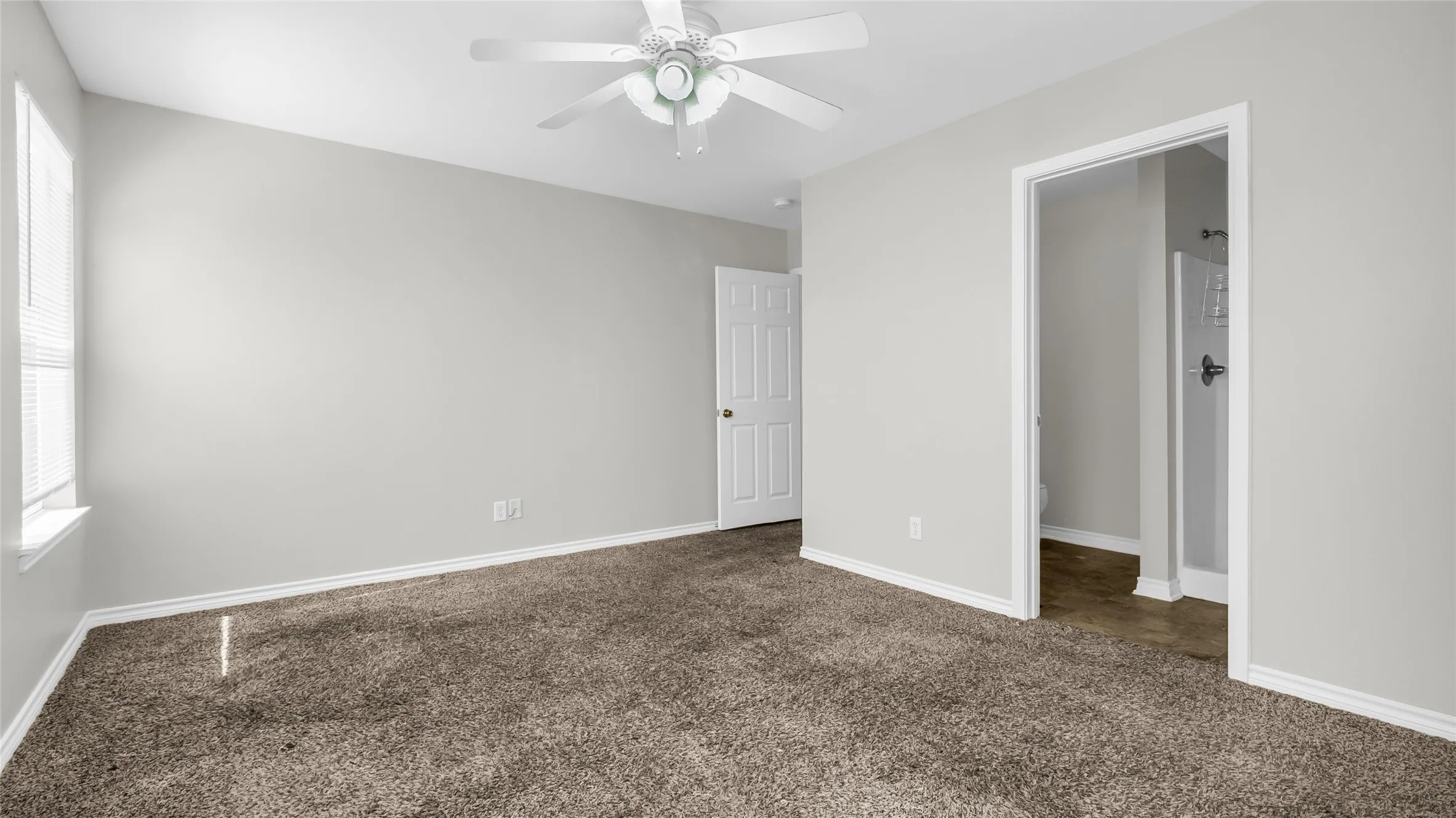 Single Family Residence For Rent in Grayson County , 1602 W Elm Street, Denison, Texas 75020, 3 Bedroom, 2 Bathroom, Garage spaces, 1,141 Sqft, built in 2003, Preowned, mls#21198907, Real Estate Agent in Denison, Homes For Rent in Grayson county, Homes For Rent in Denison, Realtor in Denison Texas, Real Estate Brokerage Independent Realty Texas, Luminita Cordes Realtor