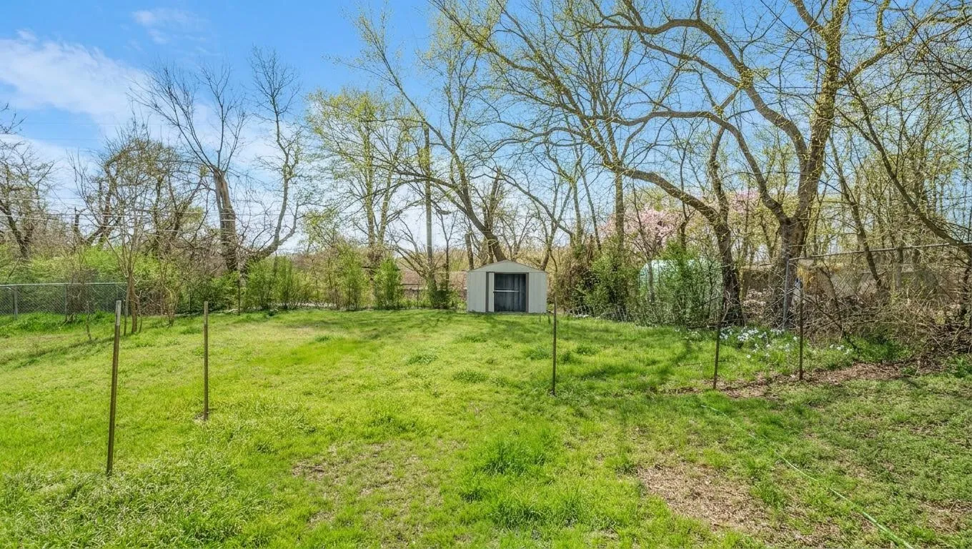 Single Family Residence For Rent in Grayson County , 1602 W Elm Street, Denison, Texas 75020, 3 Bedroom, 2 Bathroom, Garage spaces, 1,141 Sqft, built in 2003, Preowned, mls#21198907, Real Estate Agent in Denison, Homes For Rent in Grayson county, Homes For Rent in Denison, Realtor in Denison Texas, Real Estate Brokerage Independent Realty Texas, Luminita Cordes Realtor