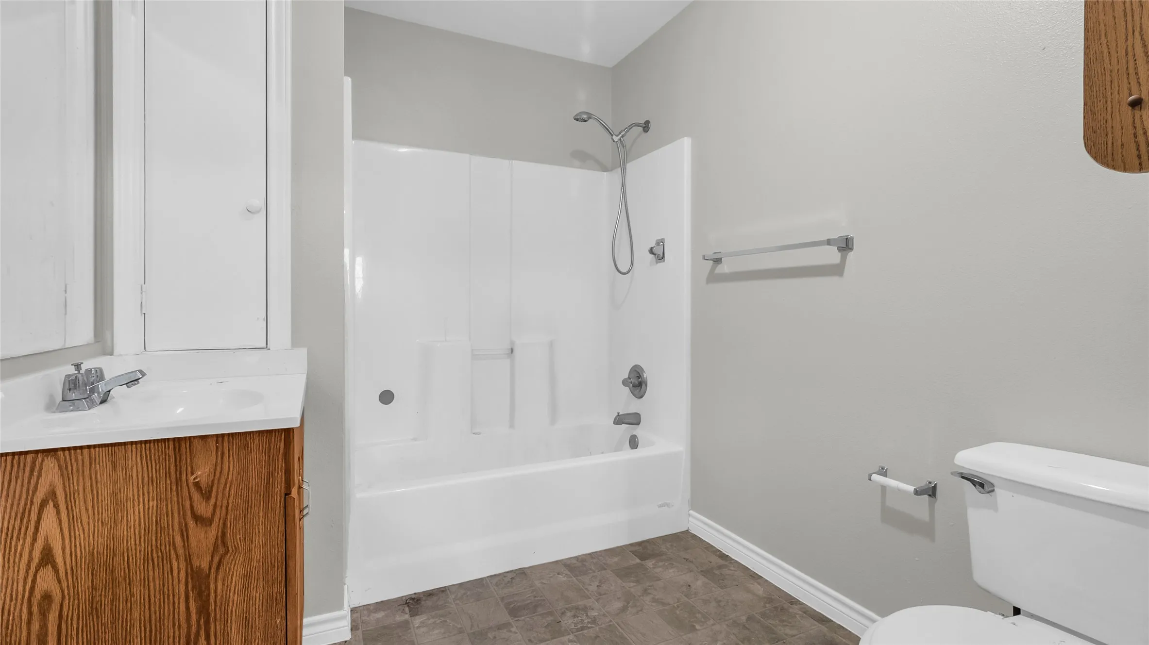 Single Family Residence For Rent in Grayson County , 1602 W Elm Street, Denison, Texas 75020, 3 Bedroom, 2 Bathroom, Garage spaces, 1,141 Sqft, built in 2003, Preowned, mls#21198907, Real Estate Agent in Denison, Homes For Rent in Grayson county, Homes For Rent in Denison, Realtor in Denison Texas, Real Estate Brokerage Independent Realty Texas, Luminita Cordes Realtor