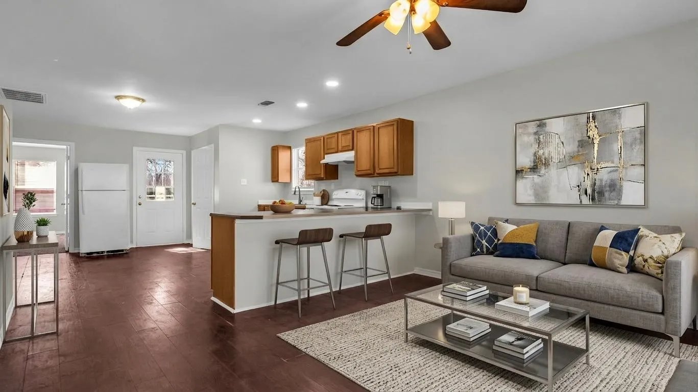 Single Family Residence For Rent in Grayson County , 1602 W Elm Street, Denison, Texas 75020, 3 Bedroom, 2 Bathroom, Garage spaces, 1,141 Sqft, built in 2003, Preowned, mls#21198907, Real Estate Agent in Denison, Homes For Rent in Grayson county, Homes For Rent in Denison, Realtor in Denison Texas, Real Estate Brokerage Independent Realty Texas, Luminita Cordes Realtor