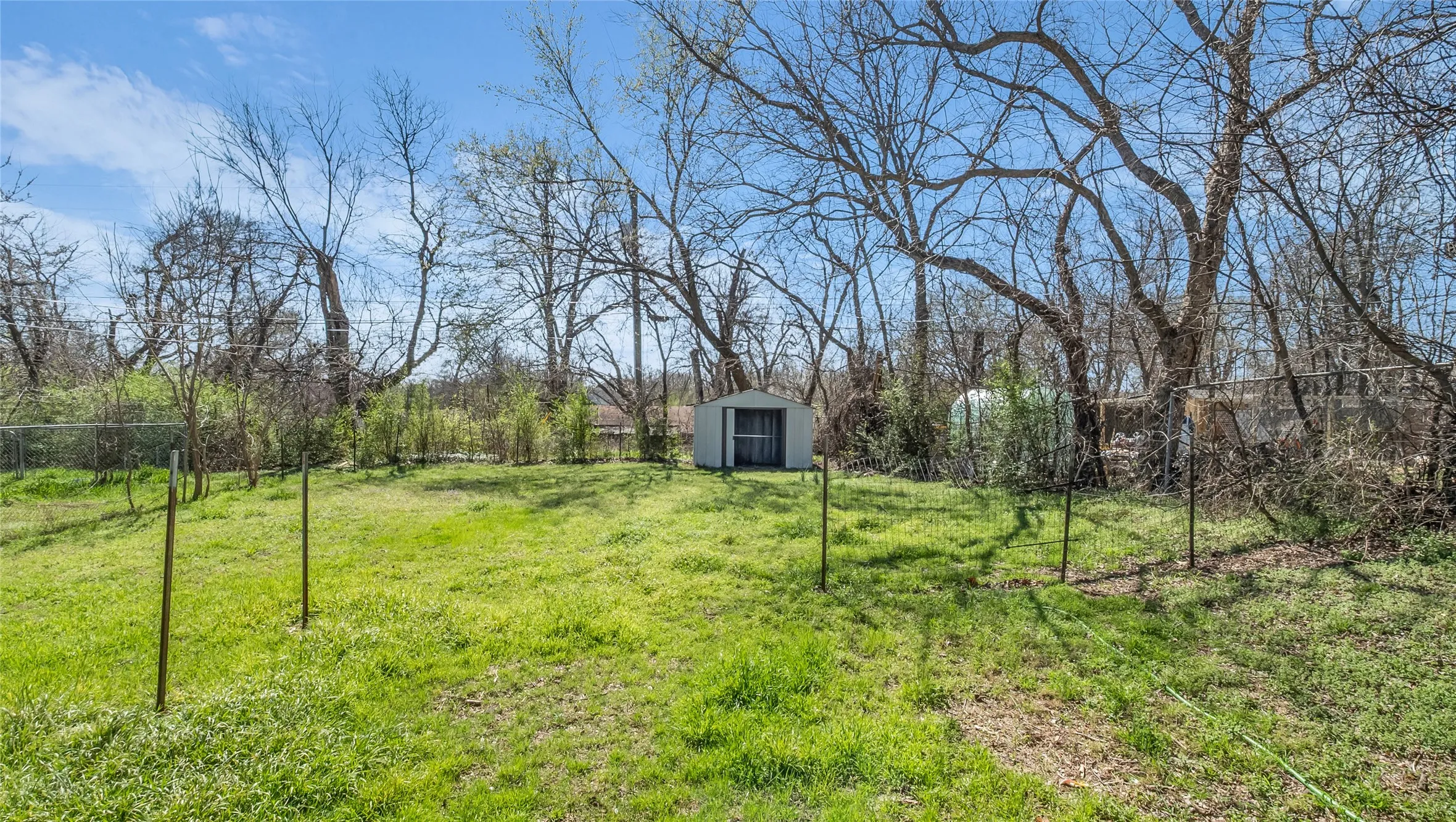 Single Family Residence For Rent in Grayson County , 1602 W Elm Street, Denison, Texas 75020, 3 Bedroom, 2 Bathroom, Garage spaces, 1,141 Sqft, built in 2003, Preowned, mls#21198907, Real Estate Agent in Denison, Homes For Rent in Grayson county, Homes For Rent in Denison, Realtor in Denison Texas, Real Estate Brokerage Independent Realty Texas, Luminita Cordes Realtor